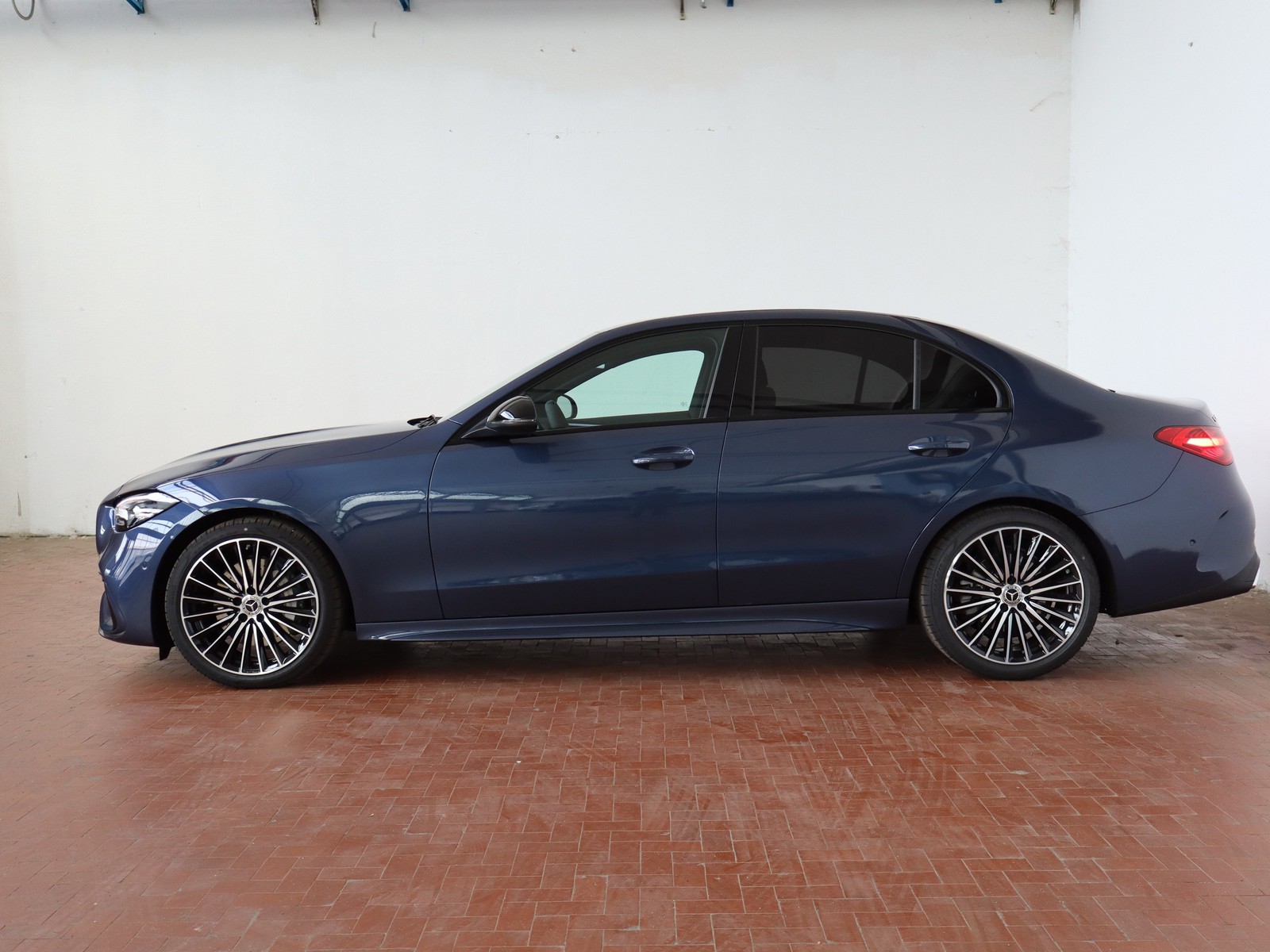 3 - Mercedes Classe C berlina 220 d mild hybrid 200cv amg line advanced plus 4matic 9g-tronic