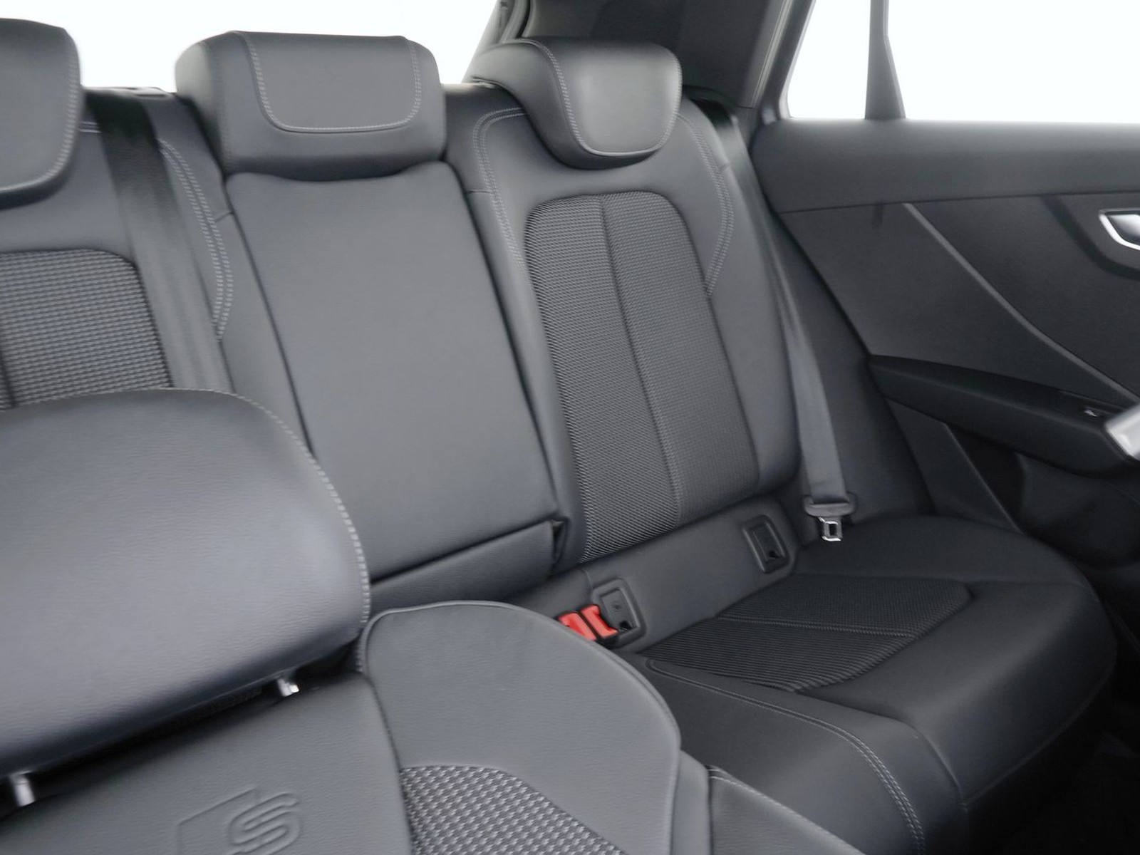 21 - Audi Q2 30 2.0 tdi s line edition
