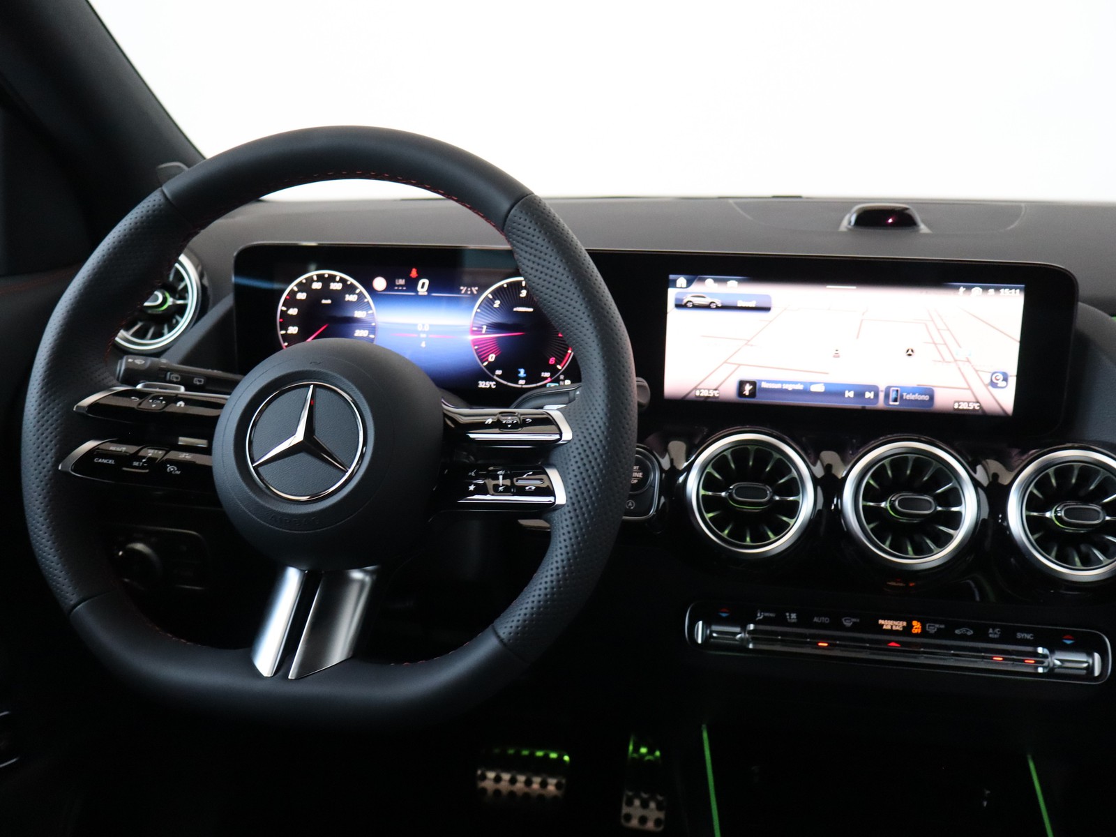 11 - Mercedes GLA 200 d amg line extra 8g-dct