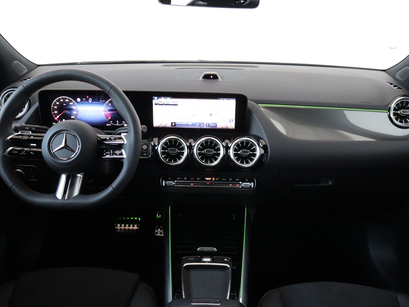 12 - Mercedes GLA 200 d amg line extra 8g-dct