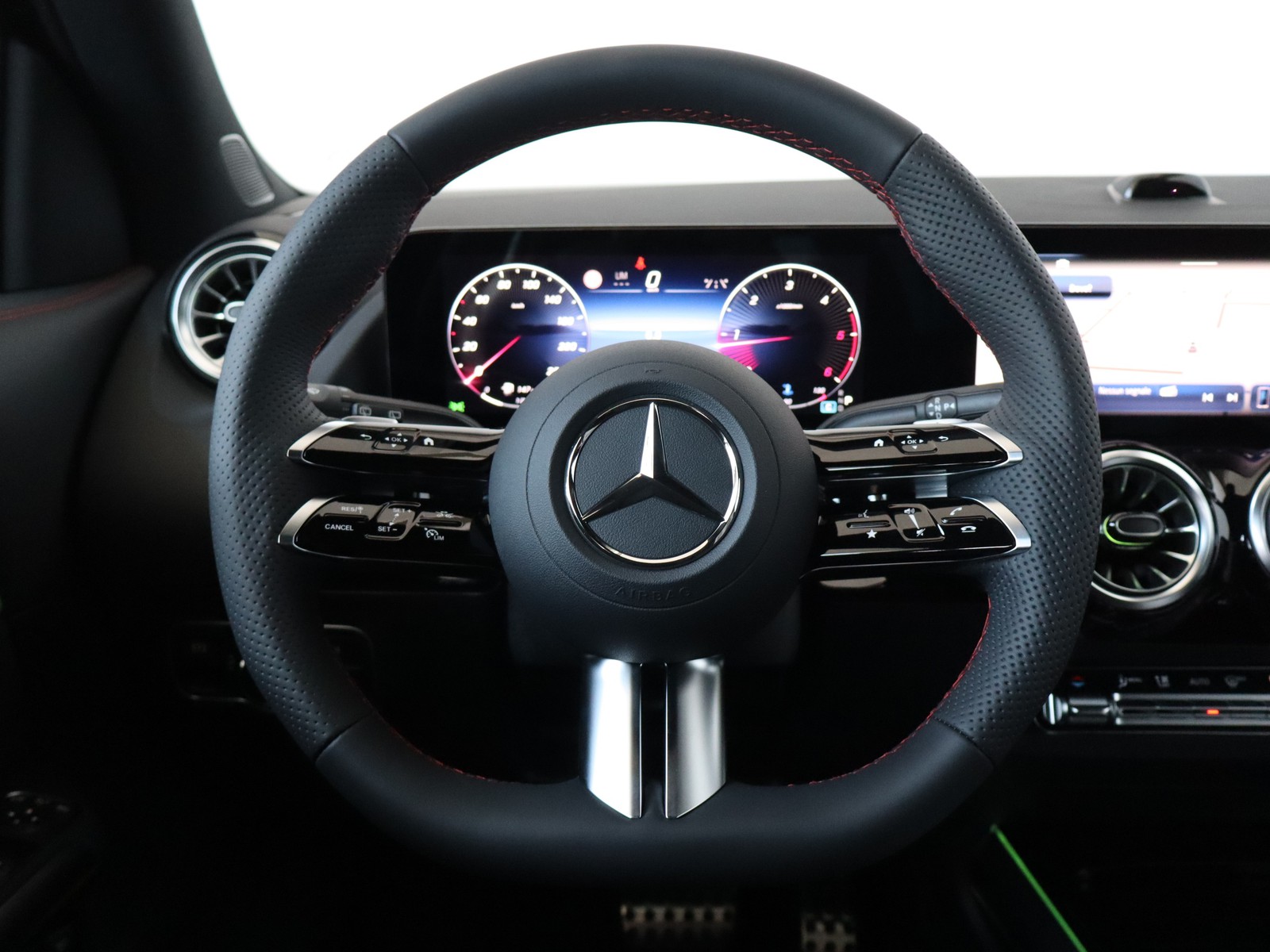 16 - Mercedes GLA 200 d amg line extra 8g-dct