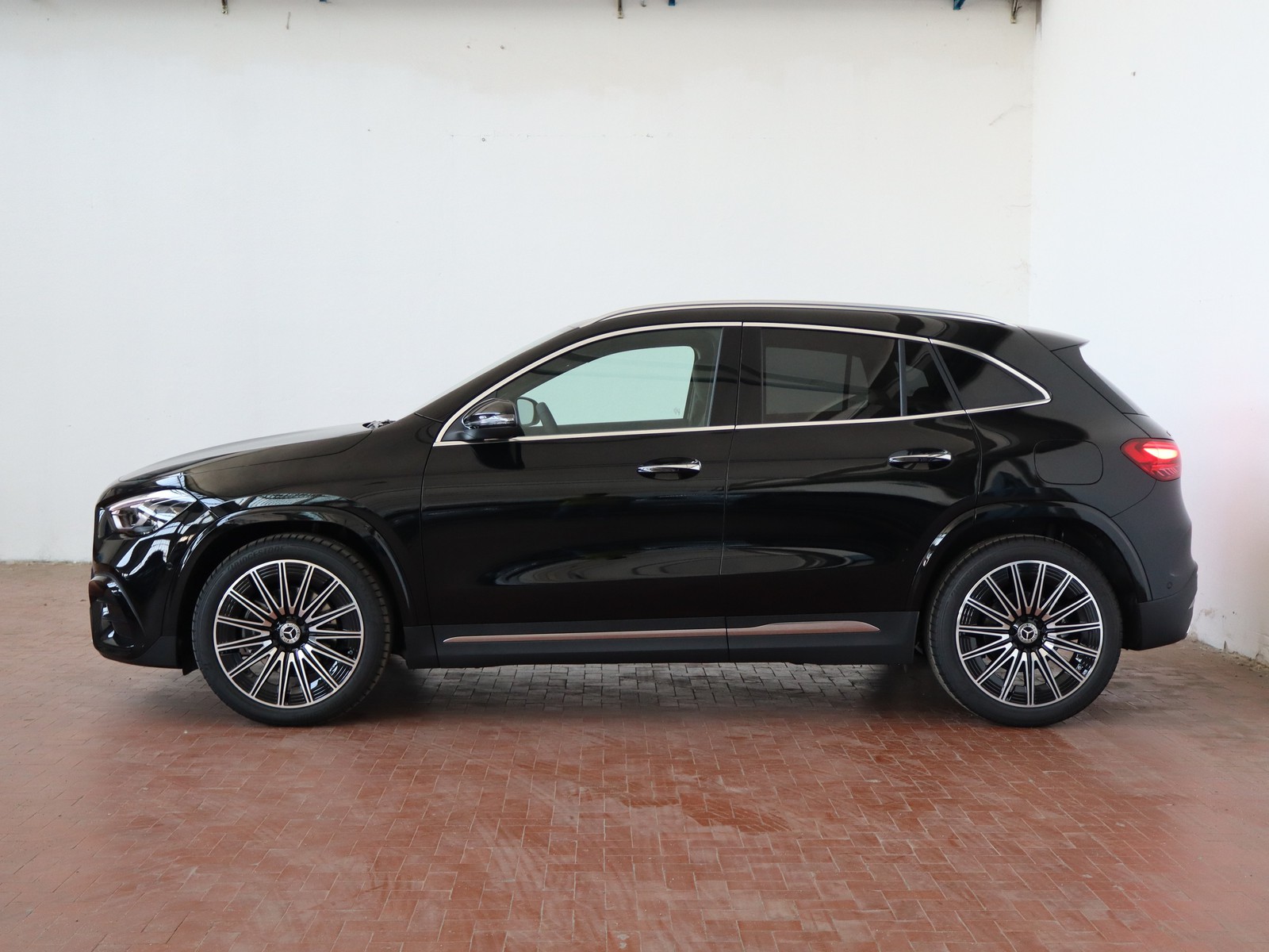 3 - Mercedes GLA 200 d amg line extra 8g-dct