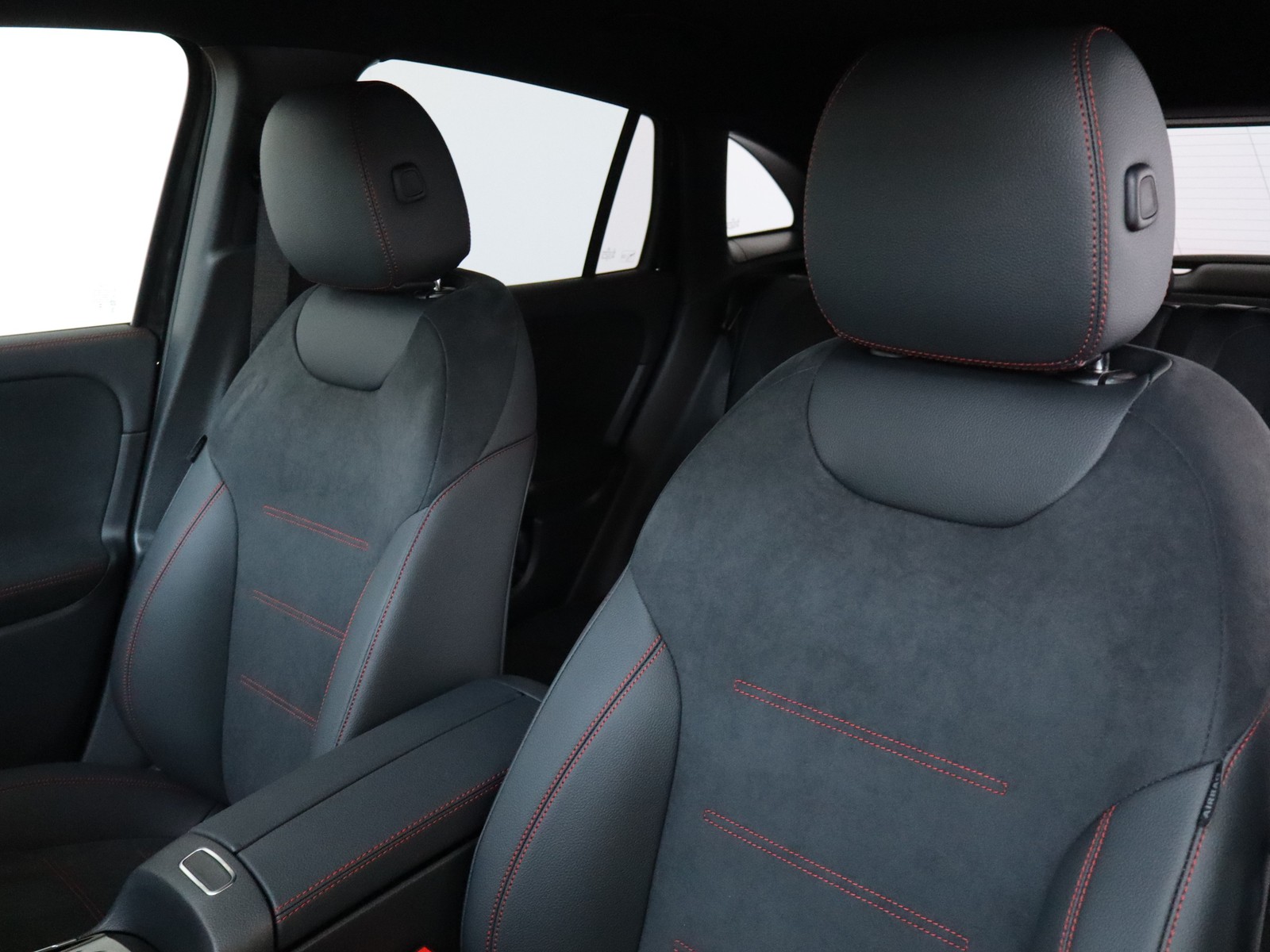 6 - Mercedes GLA 200 d amg line extra 8g-dct