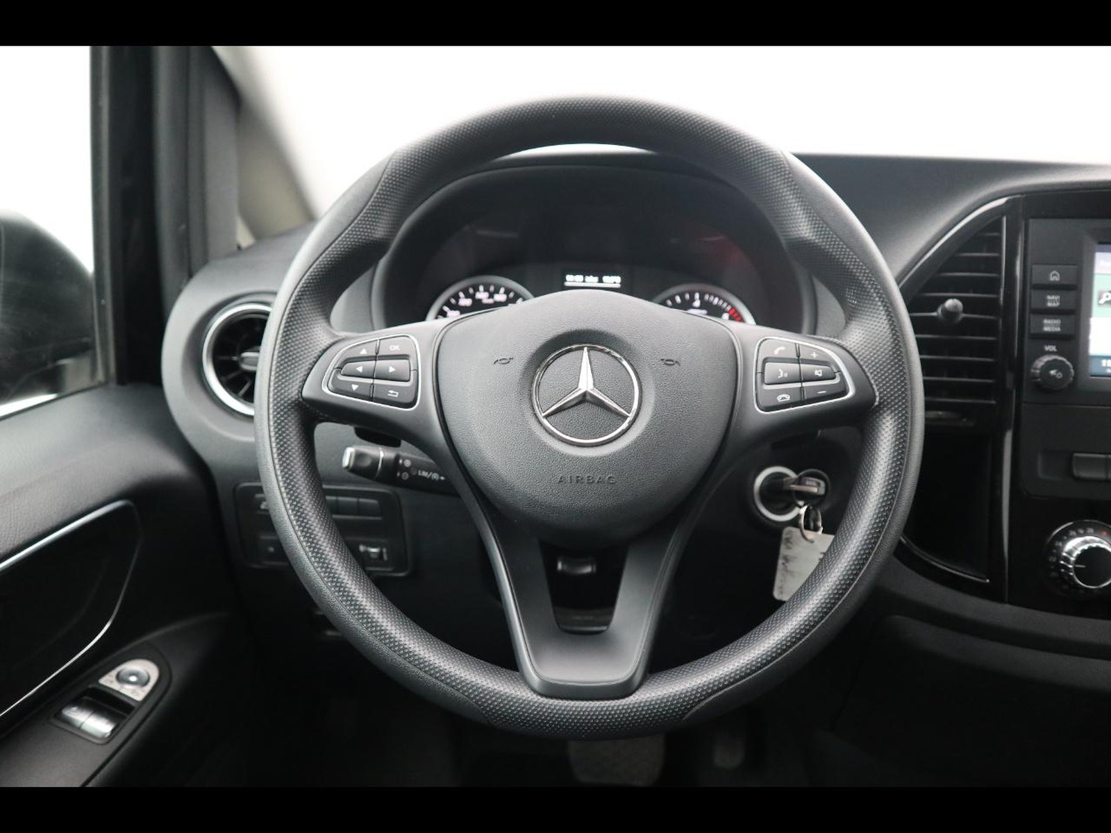 15 - Mercedes Vans Vito 114 cdi long tourer auto my20