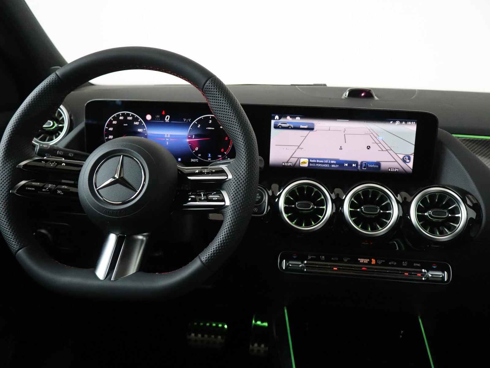 12 - Mercedes GLA 200 d amg line extra 8g-dct