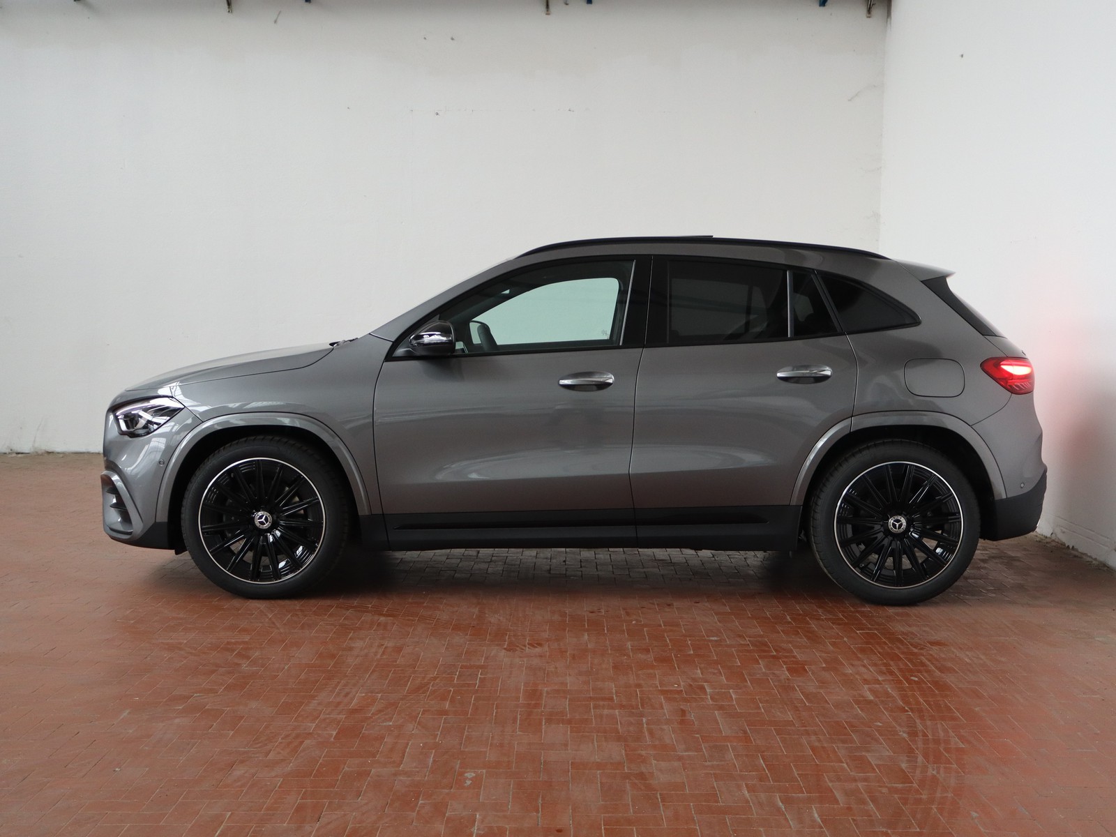 3 - Mercedes GLA 200 d amg line extra 8g-dct