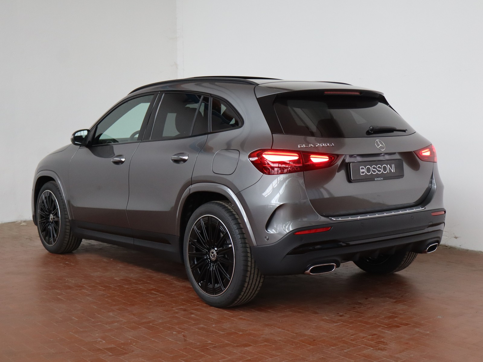 5 - Mercedes GLA 200 d amg line extra 8g-dct