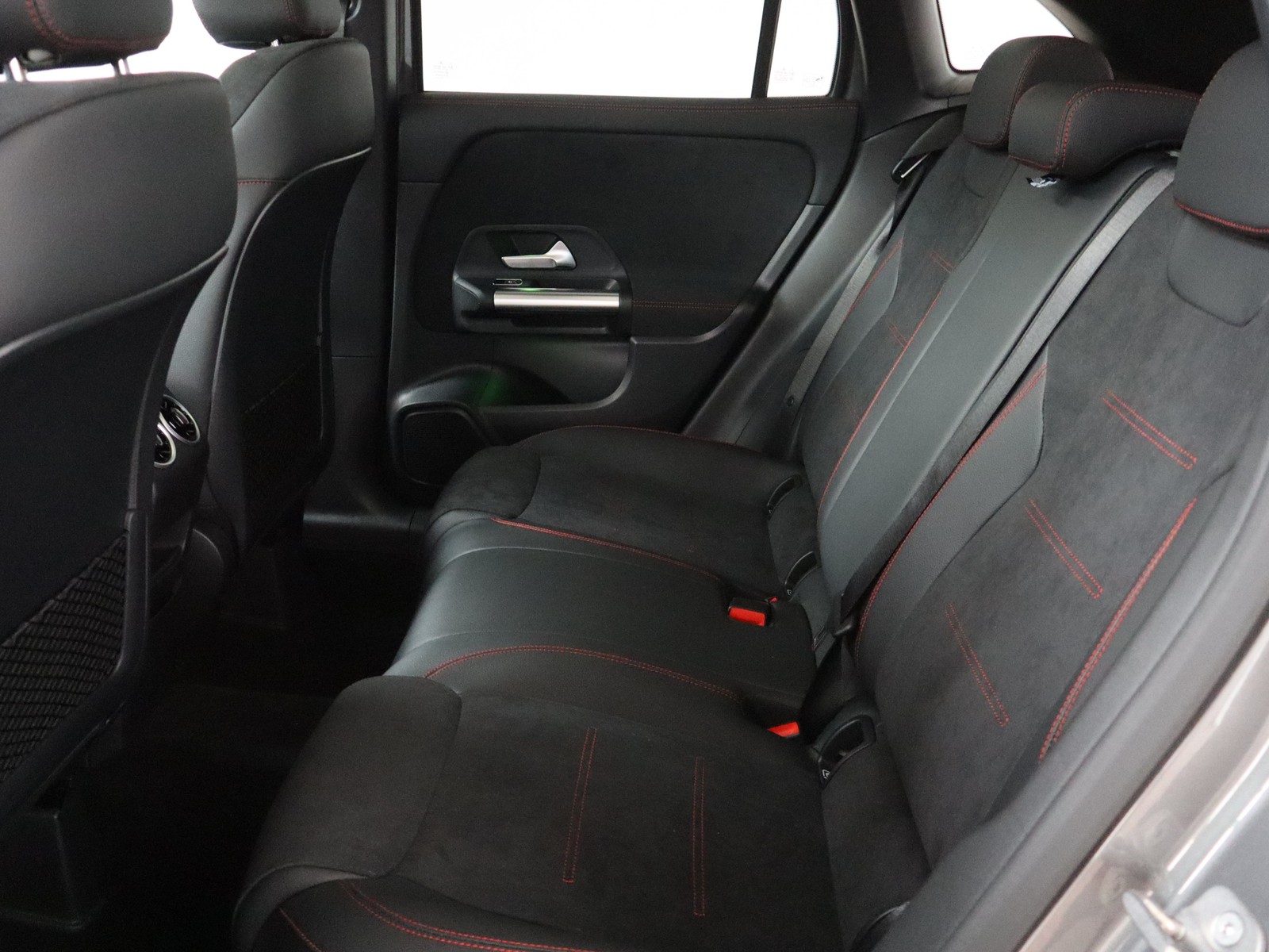 8 - Mercedes GLA 200 d amg line extra 8g-dct