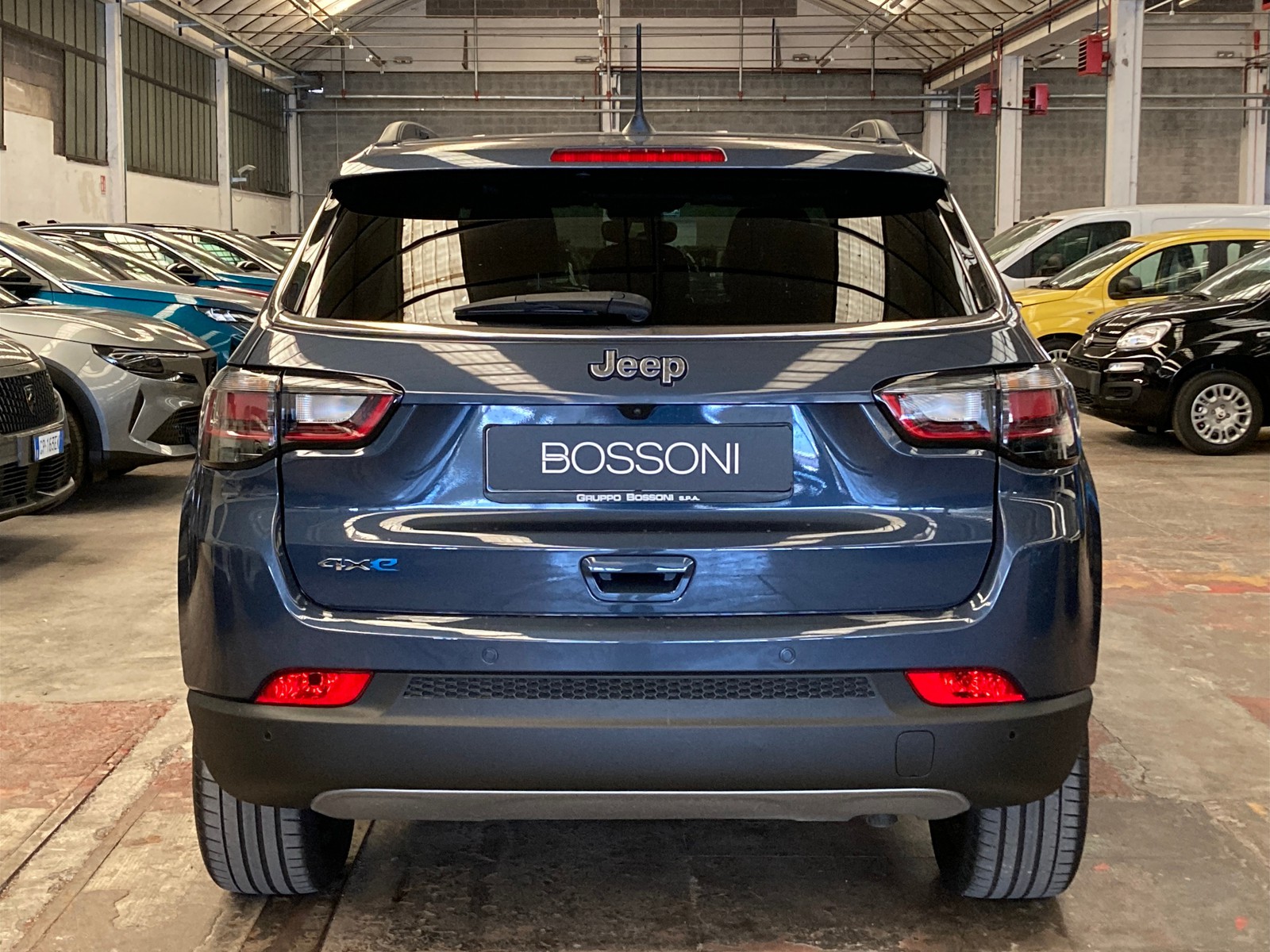 4 - Jeep Compass 1.3 turbo t4 phev limited 4xe at6