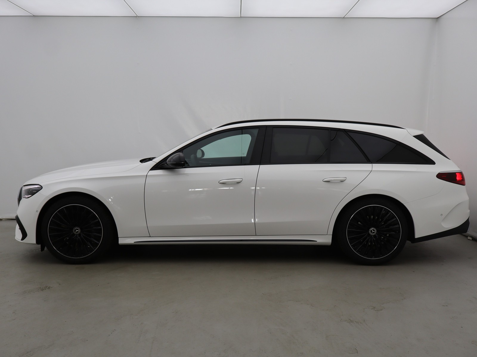 3 - Mercedes Classe E station wagon 220 d amg line advanced plus 4matic 9g-tronic