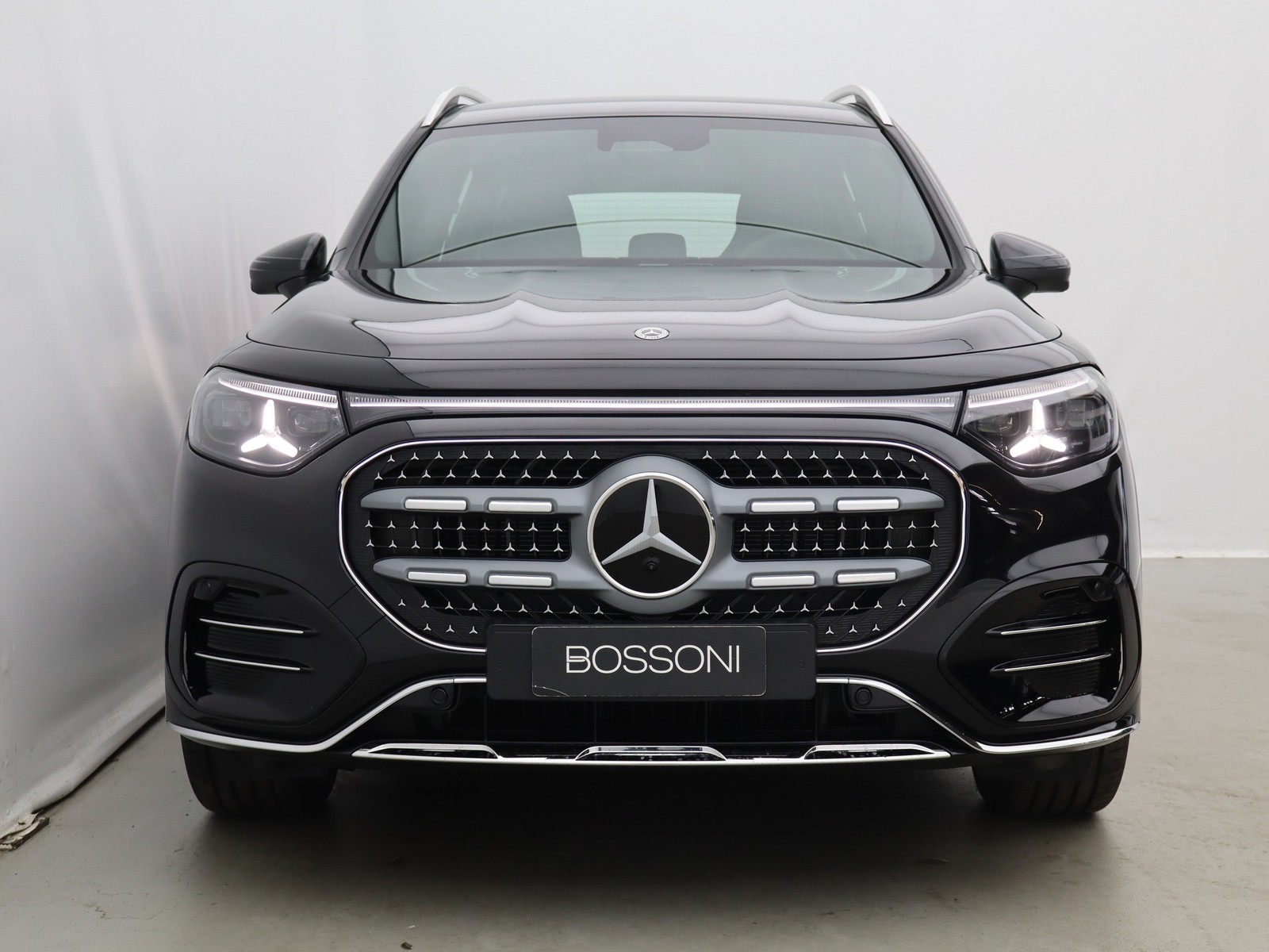 2 - Mercedes GLB 200 advanced plus 4matic 8g-edct