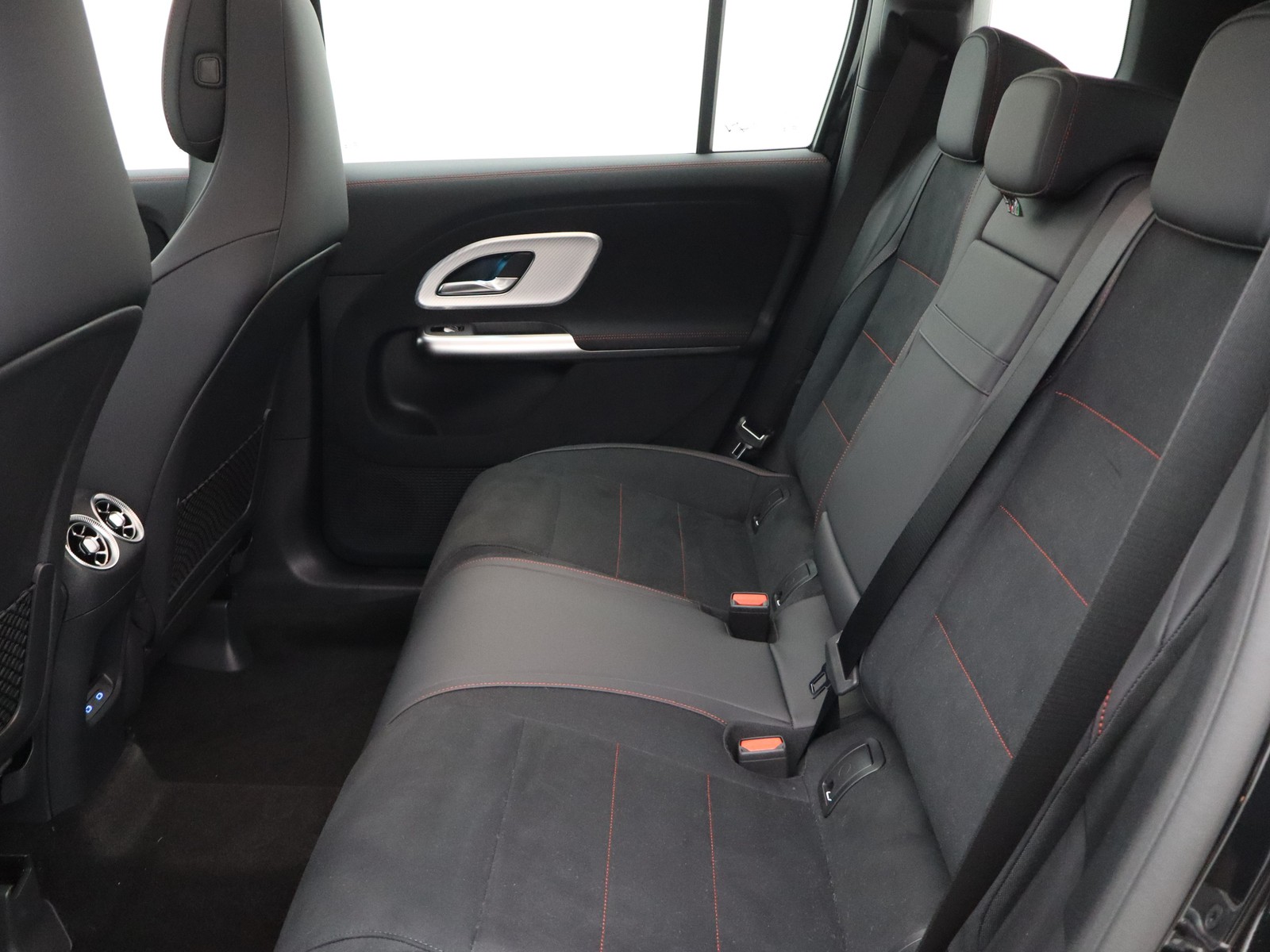 8 - Mercedes GLB 200 advanced plus 4matic 8g-edct
