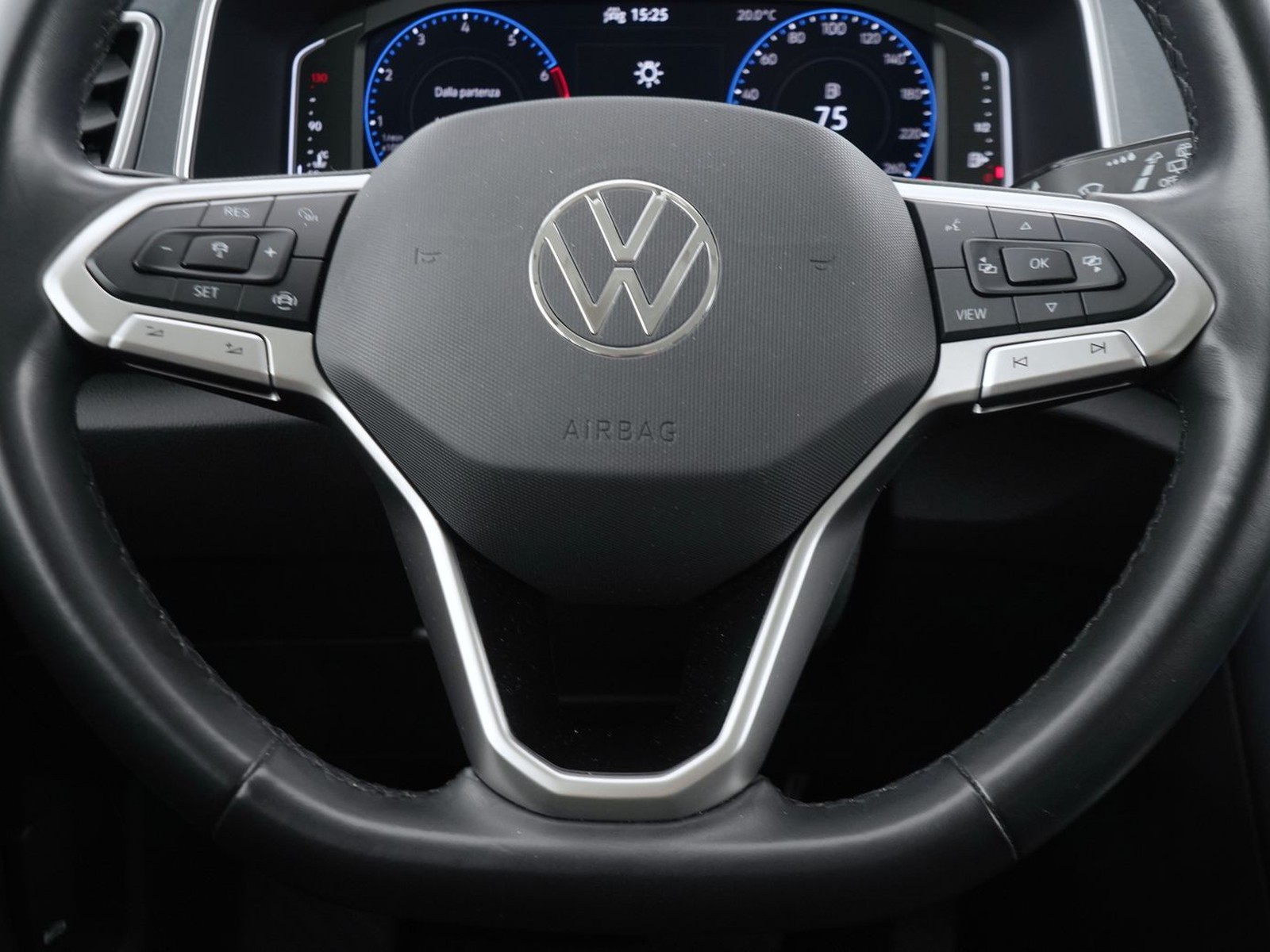 15 - Volkswagen T-Roc 1.5 tsi act style dsg