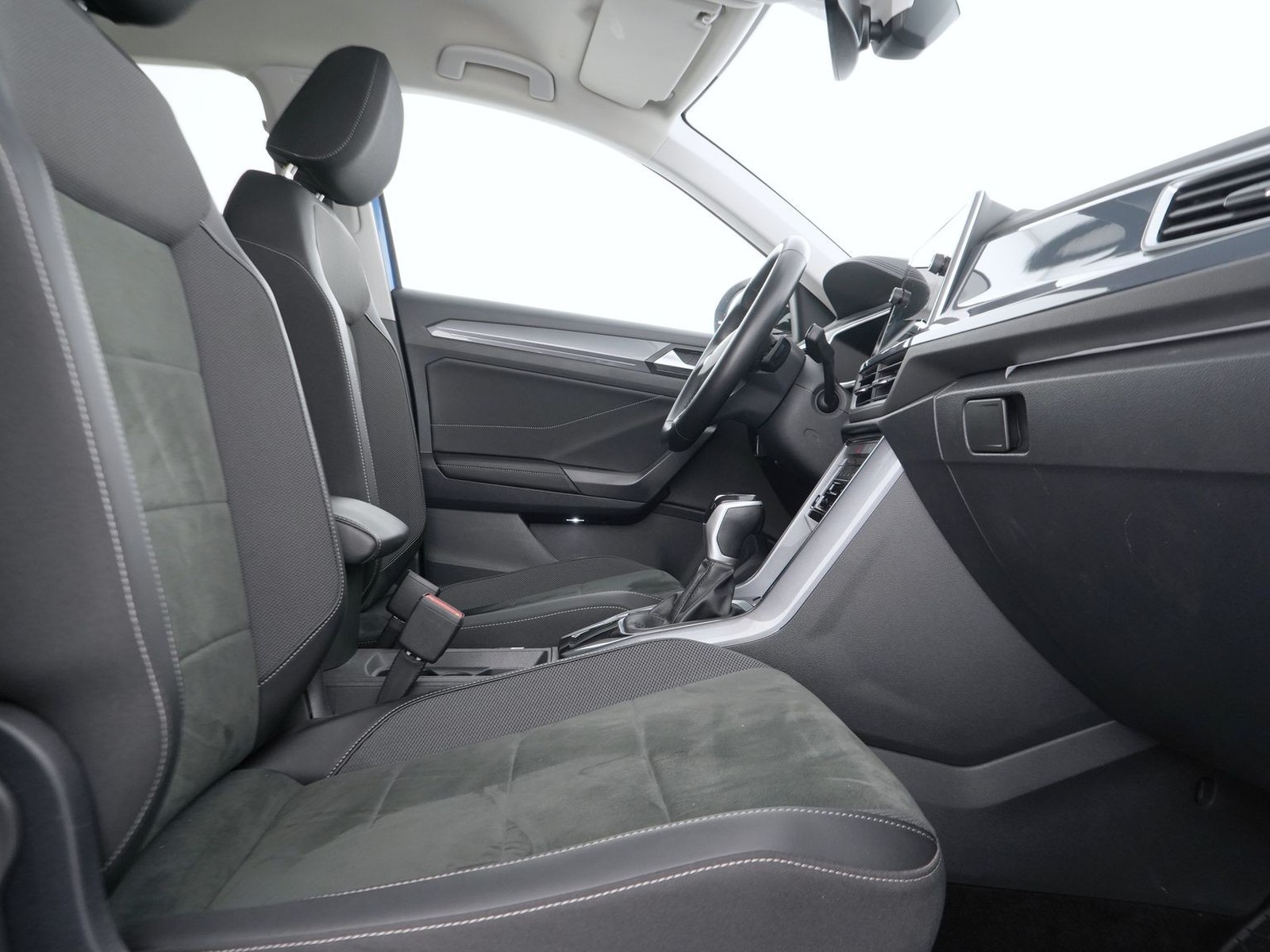 8 - Volkswagen T-Roc 1.5 tsi act style dsg