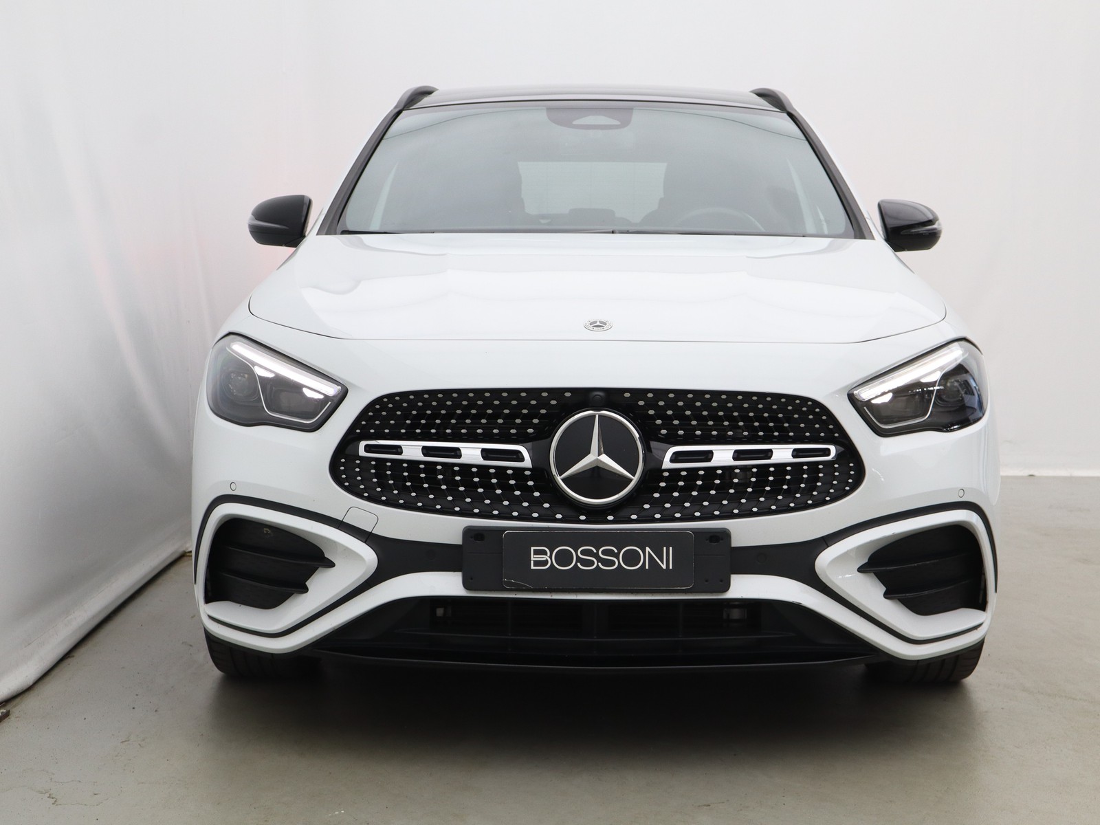2 - Mercedes GLA 200 d amg line premium 8g-dct
