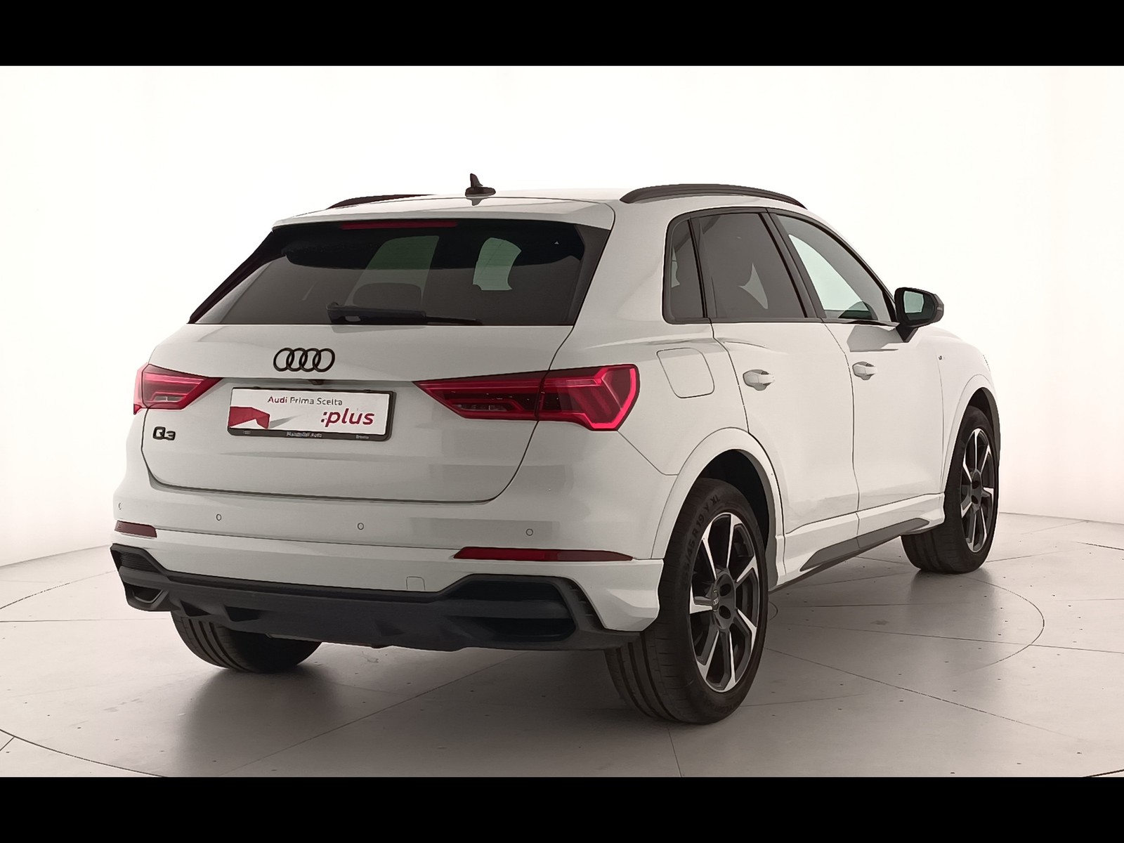 2 - Audi Q3 35 2.0 tdi s line edition s tronic