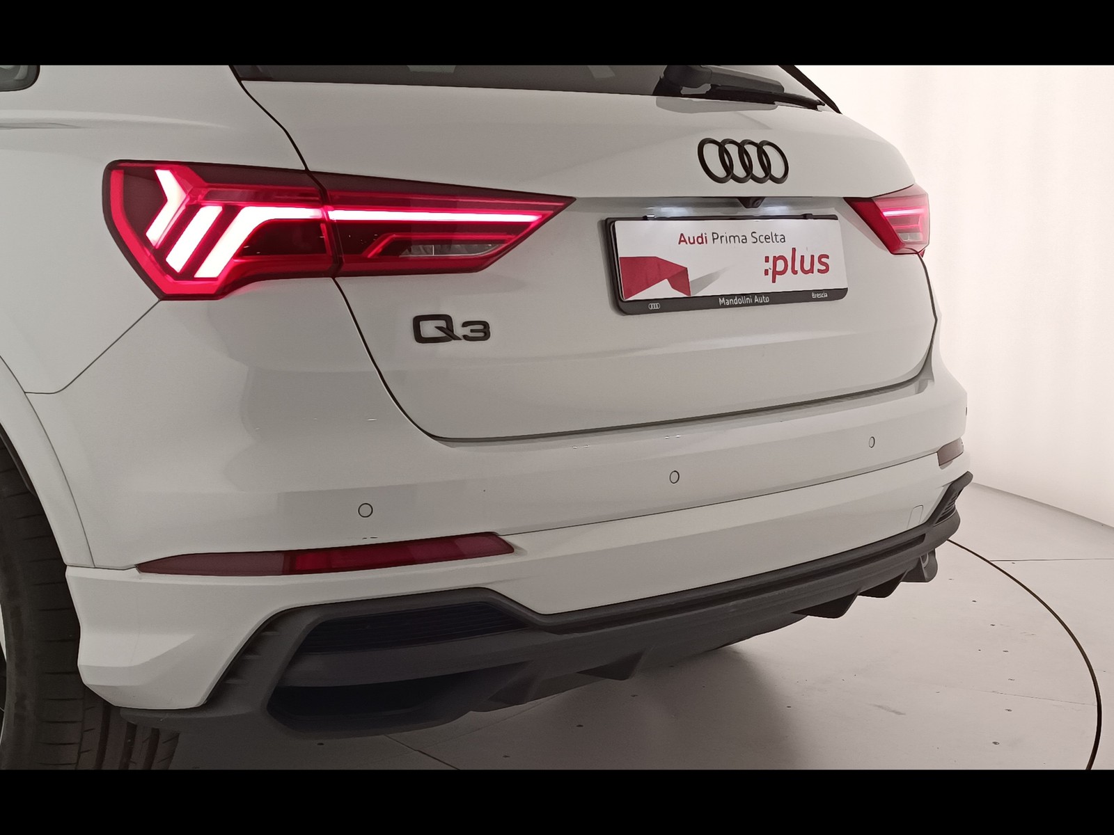 14 - Audi Q3 35 2.0 tdi s line edition s tronic