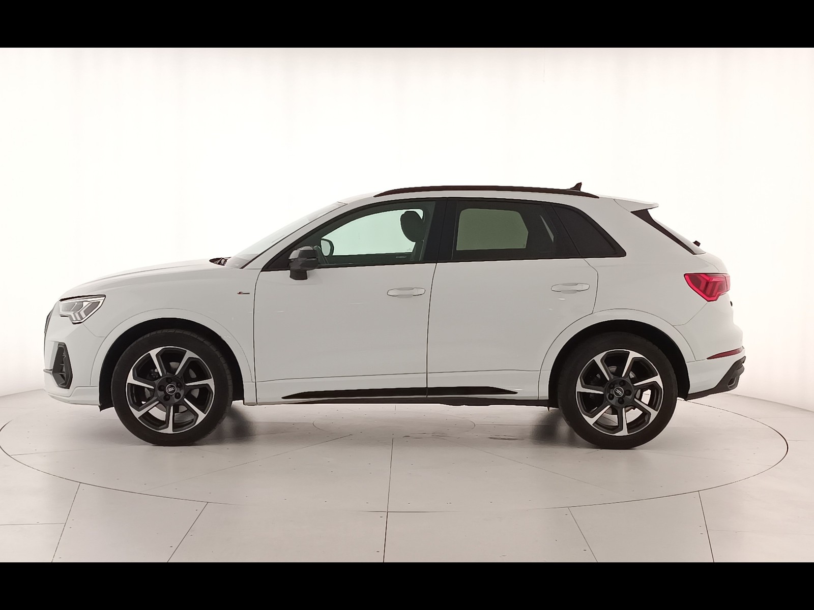 15 - Audi Q3 35 2.0 tdi s line edition s tronic
