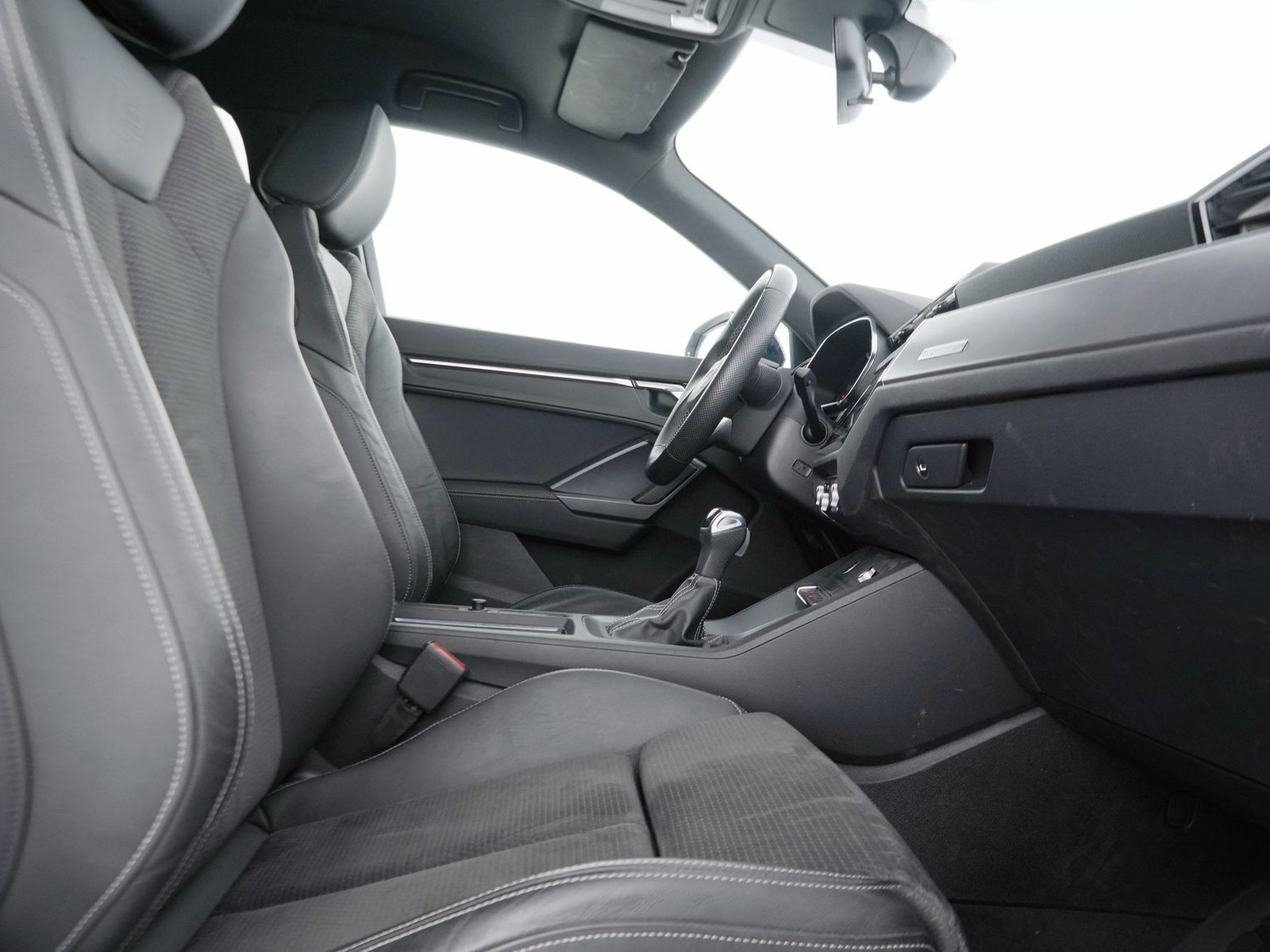 16 - Audi Q3 sportback 35 2.0 tdi s line edition s tronic