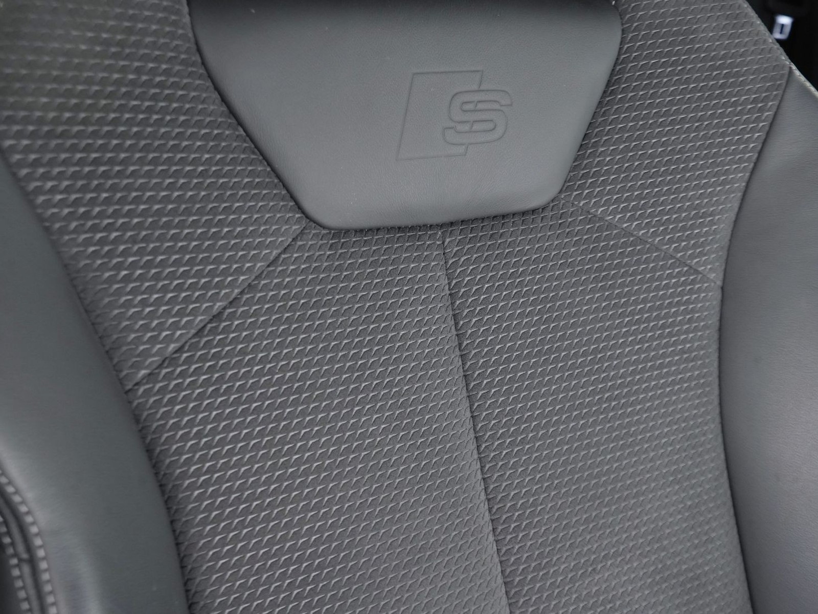 20 - Audi Q3 sportback 35 2.0 tdi s line edition s tronic