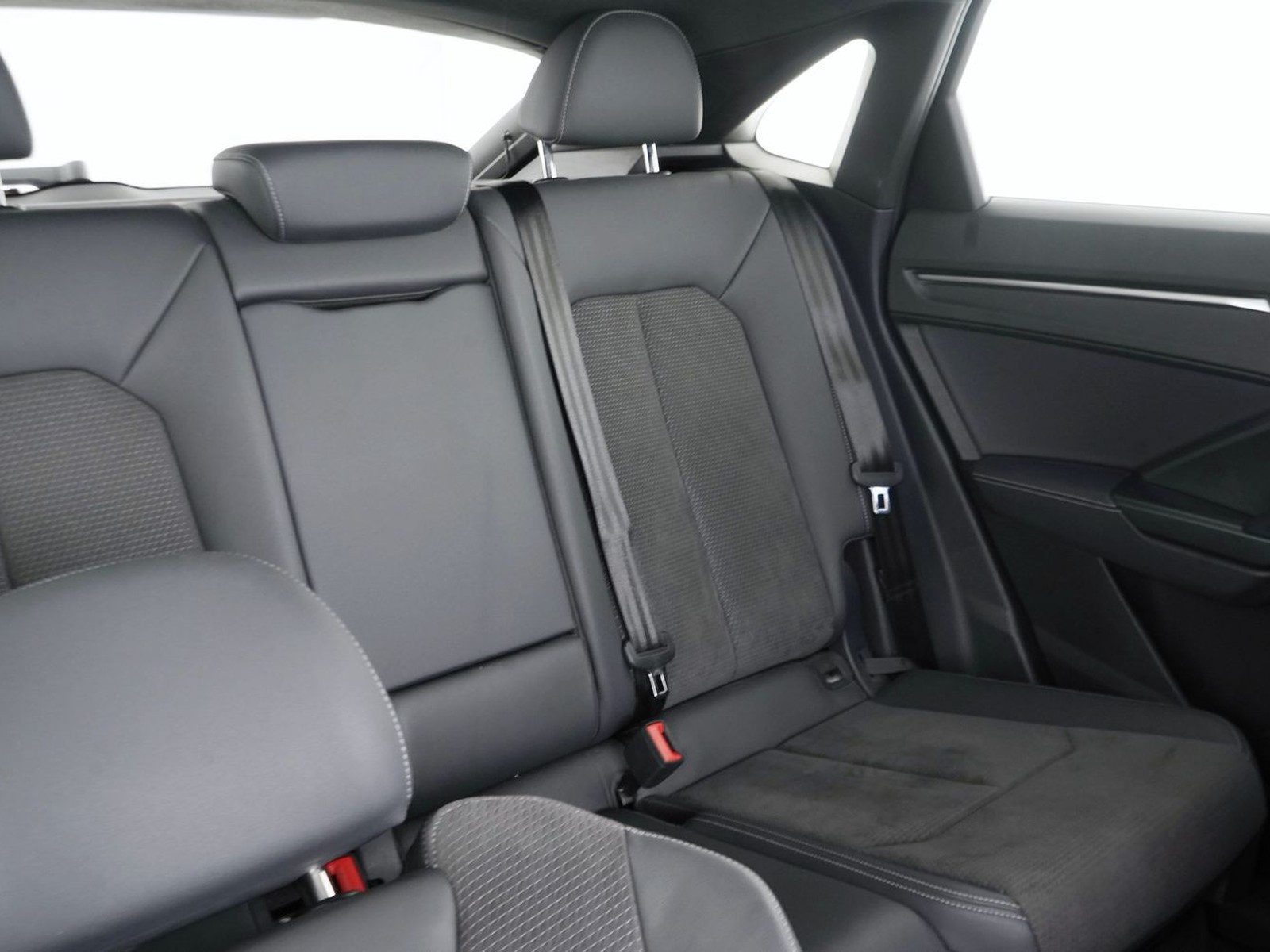 21 - Audi Q3 sportback 35 2.0 tdi s line edition s tronic