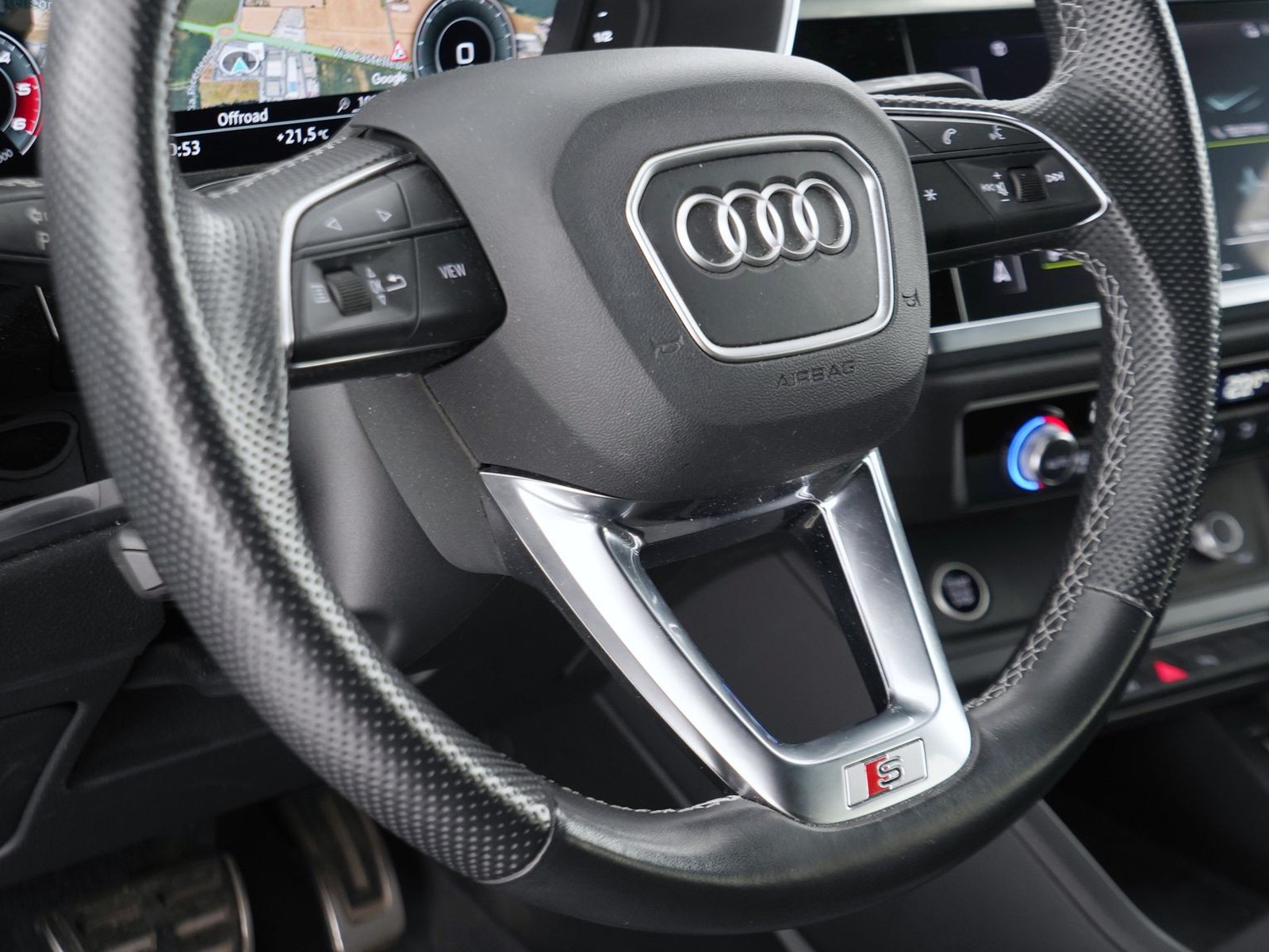 24 - Audi Q3 sportback 35 2.0 tdi s line edition s tronic