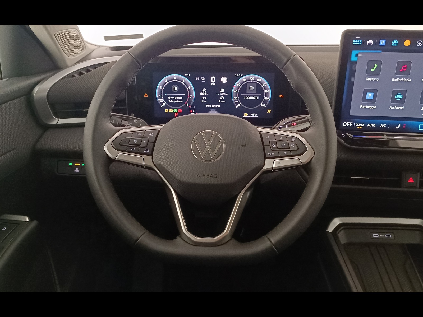 4 - Volkswagen T-Roc 1.5 etsi act 115cv life dsg