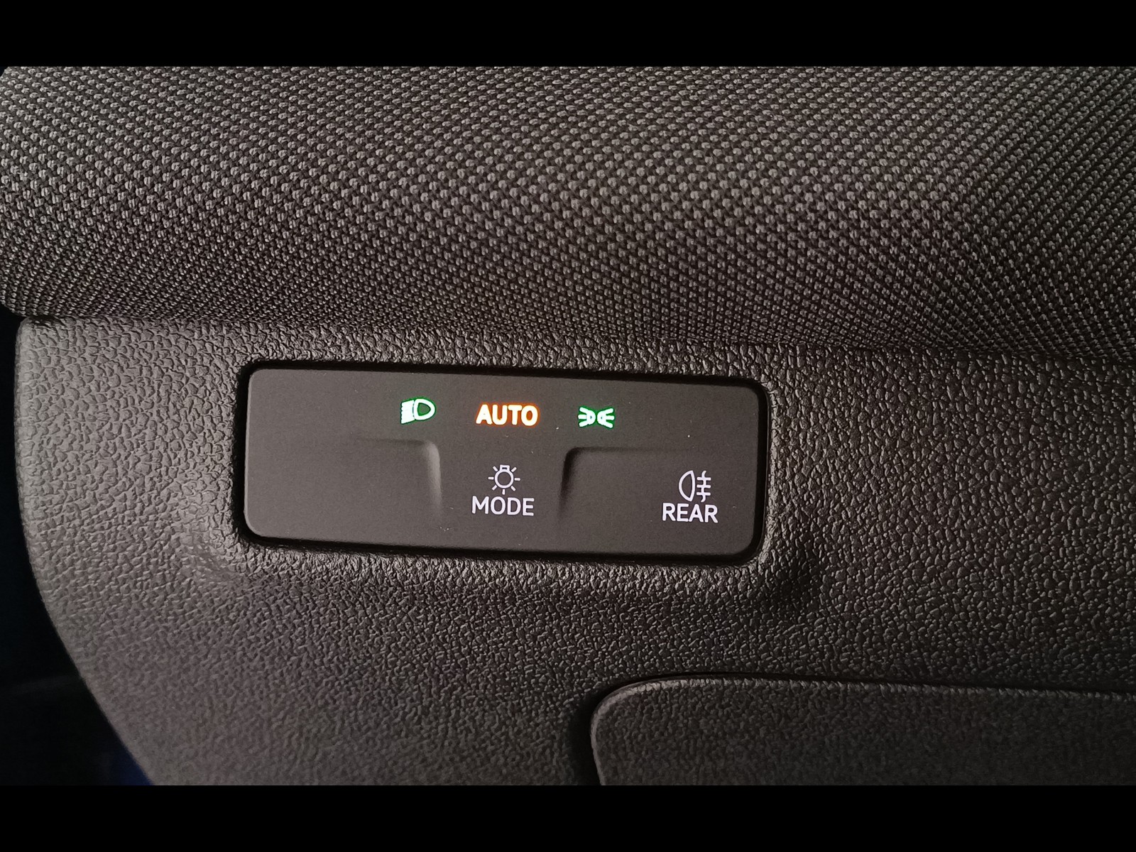 6 - Volkswagen T-Roc 1.5 etsi act 115cv life dsg