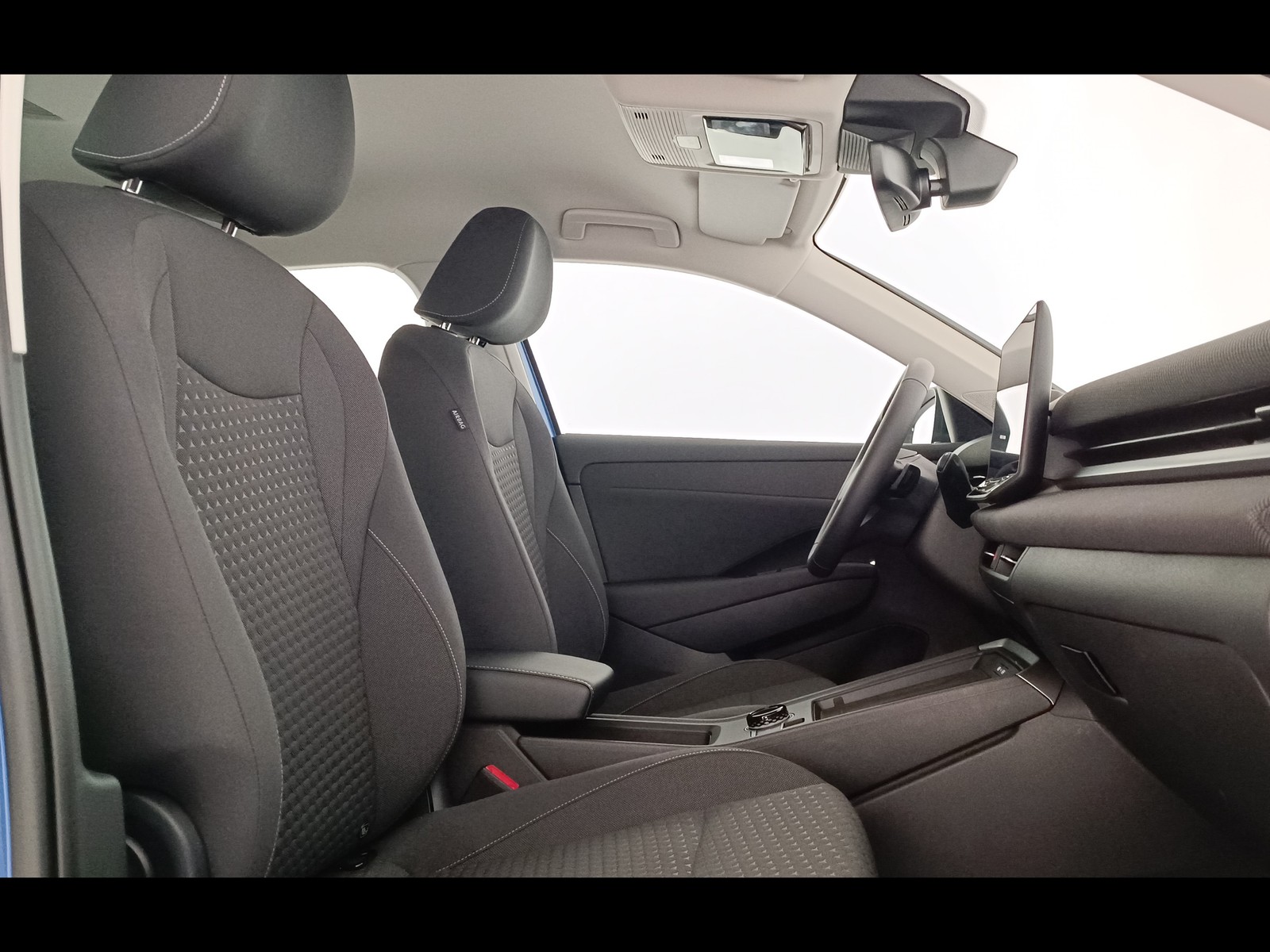 8 - Volkswagen T-Roc 1.5 etsi act 115cv life dsg