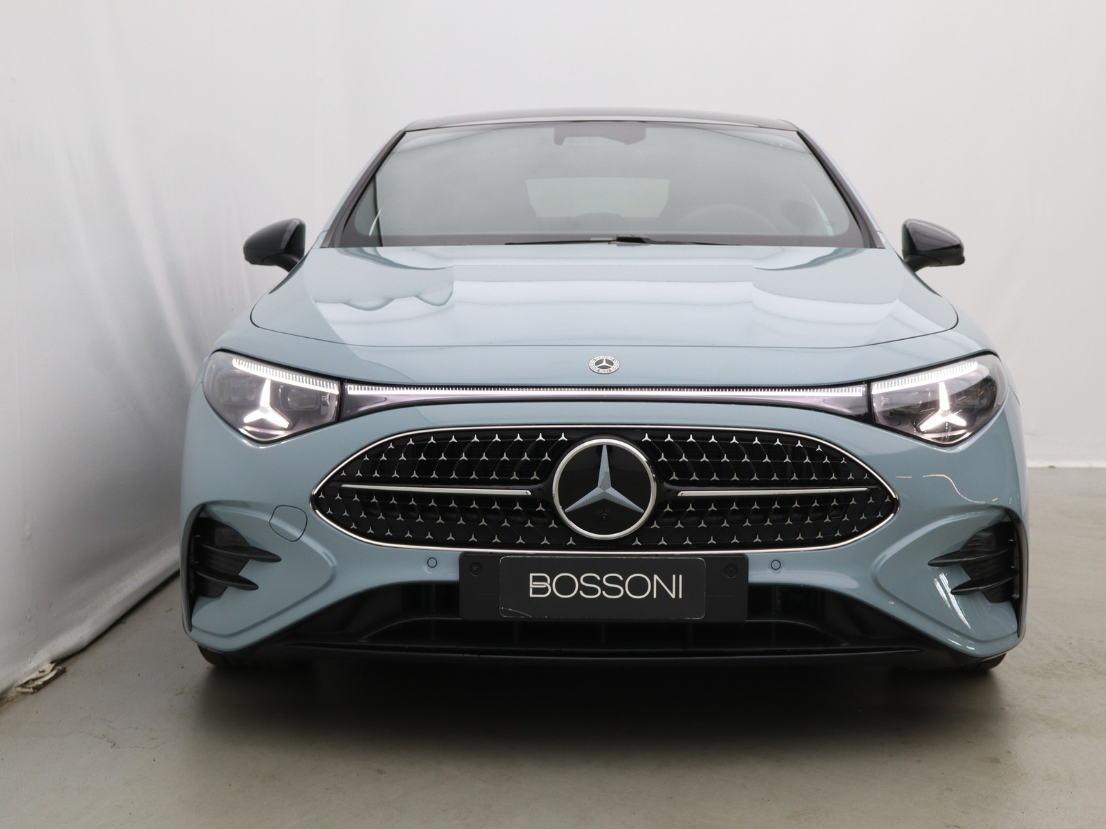 2 - Mercedes CLA 200 amg line premium auto