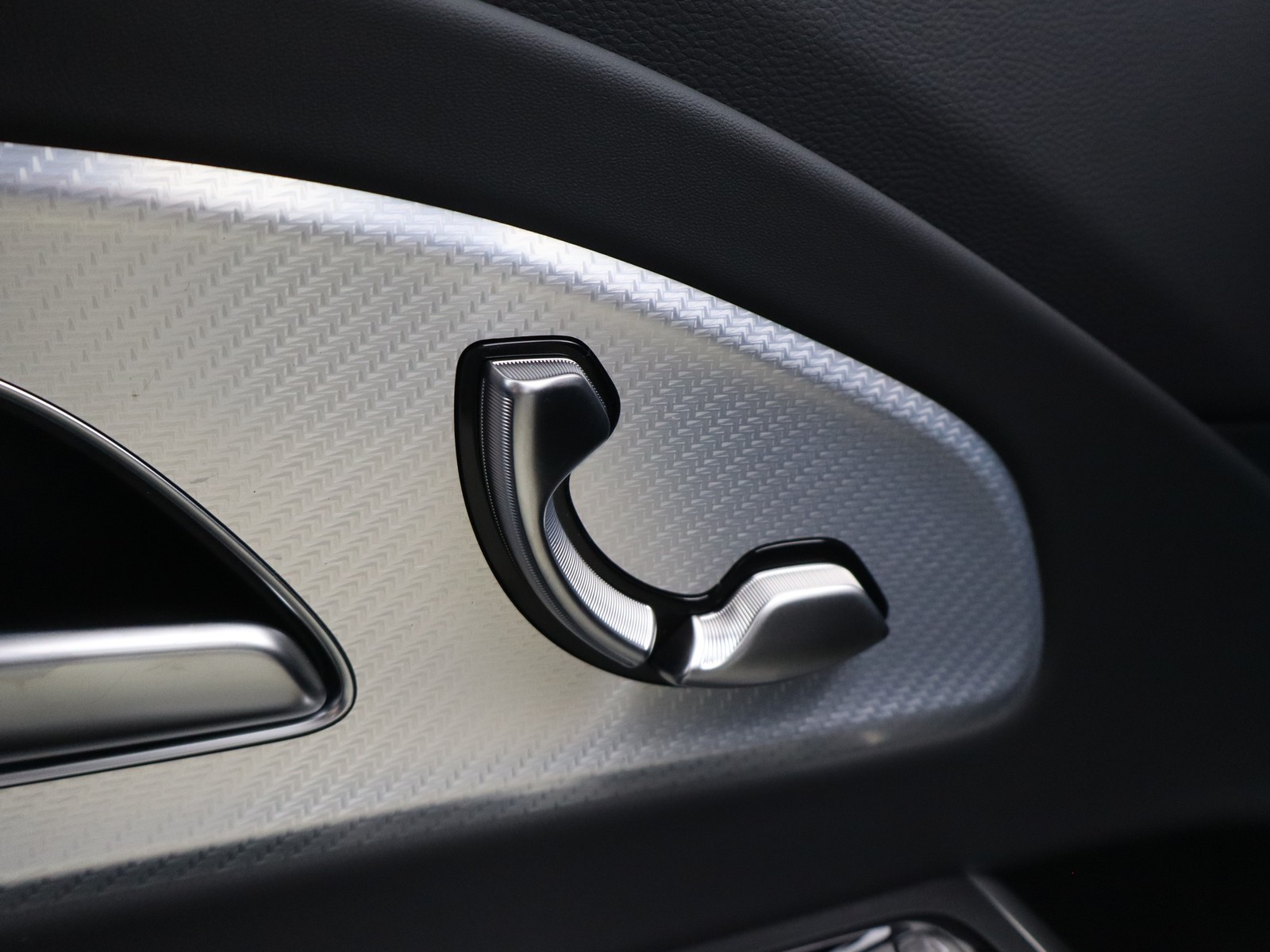 15 - Mercedes CLA 200 amg line premium auto