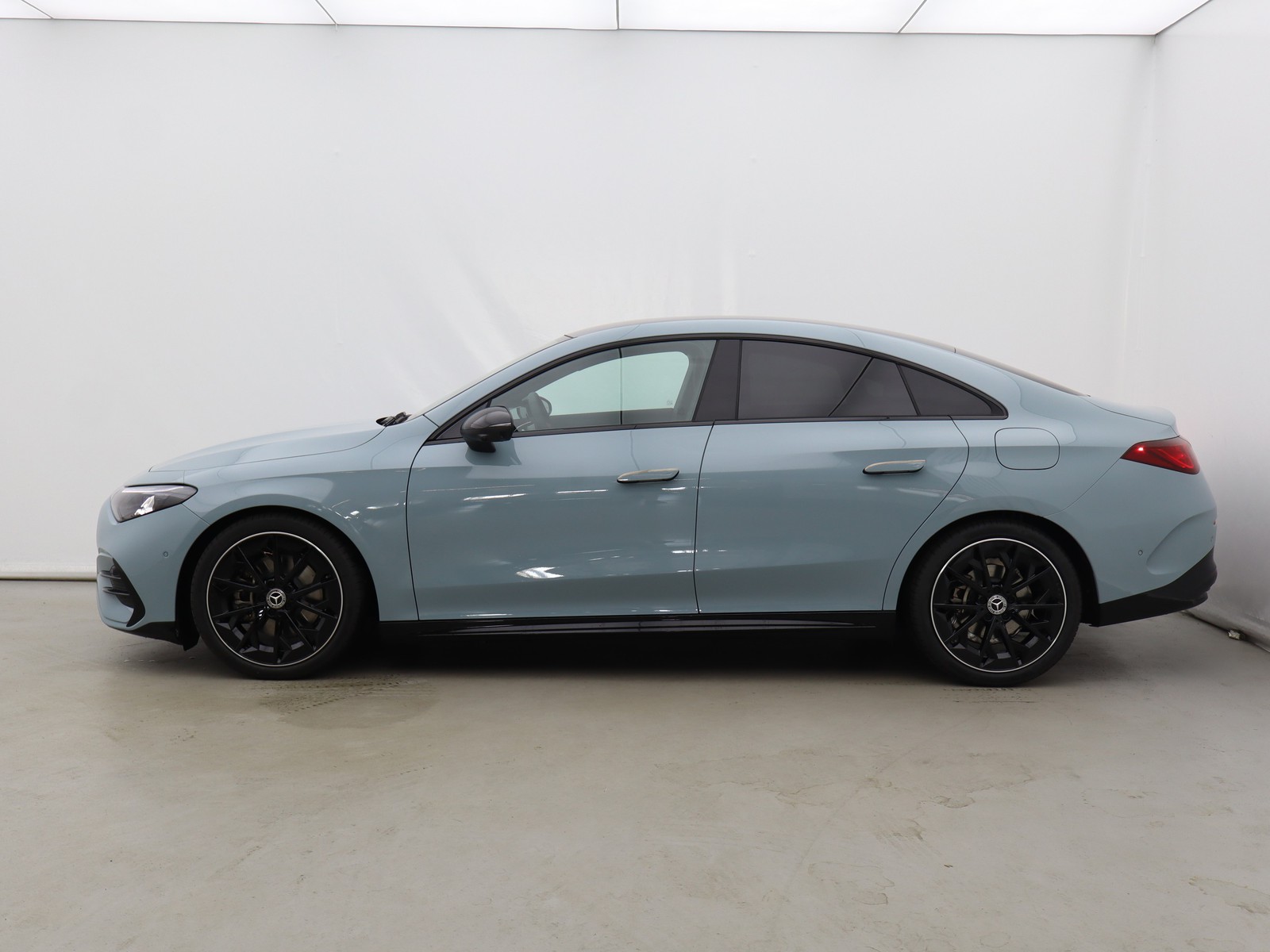 3 - Mercedes CLA 200 amg line premium auto