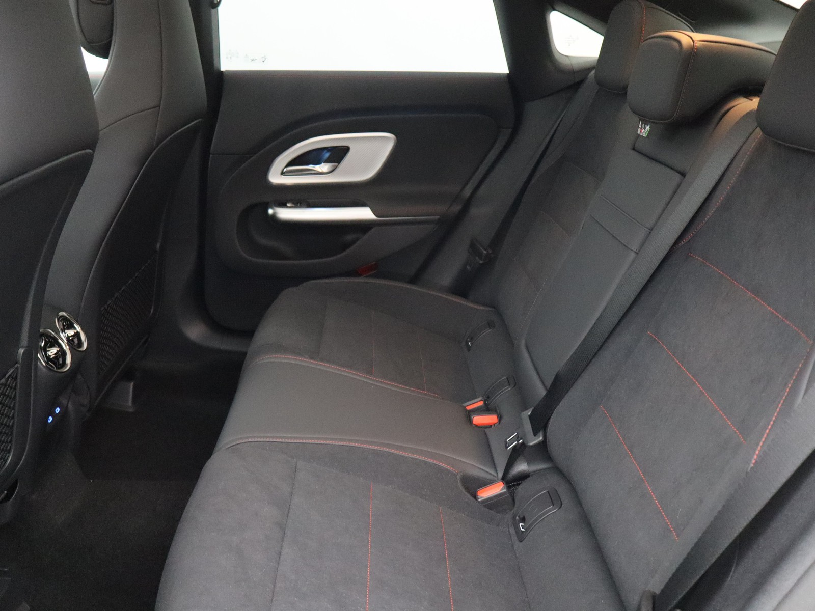 8 - Mercedes CLA 200 amg line premium auto