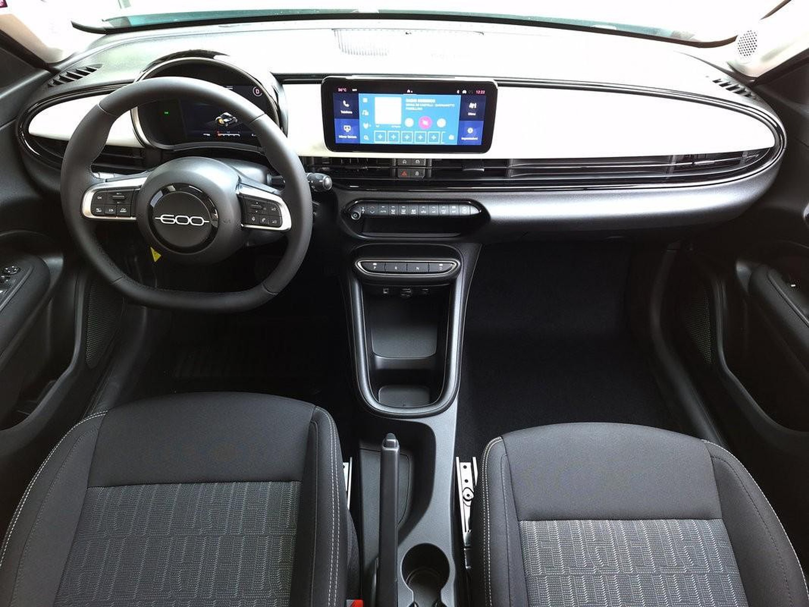 8 - Fiat 600 1.2 hybrid 110cv pop edct