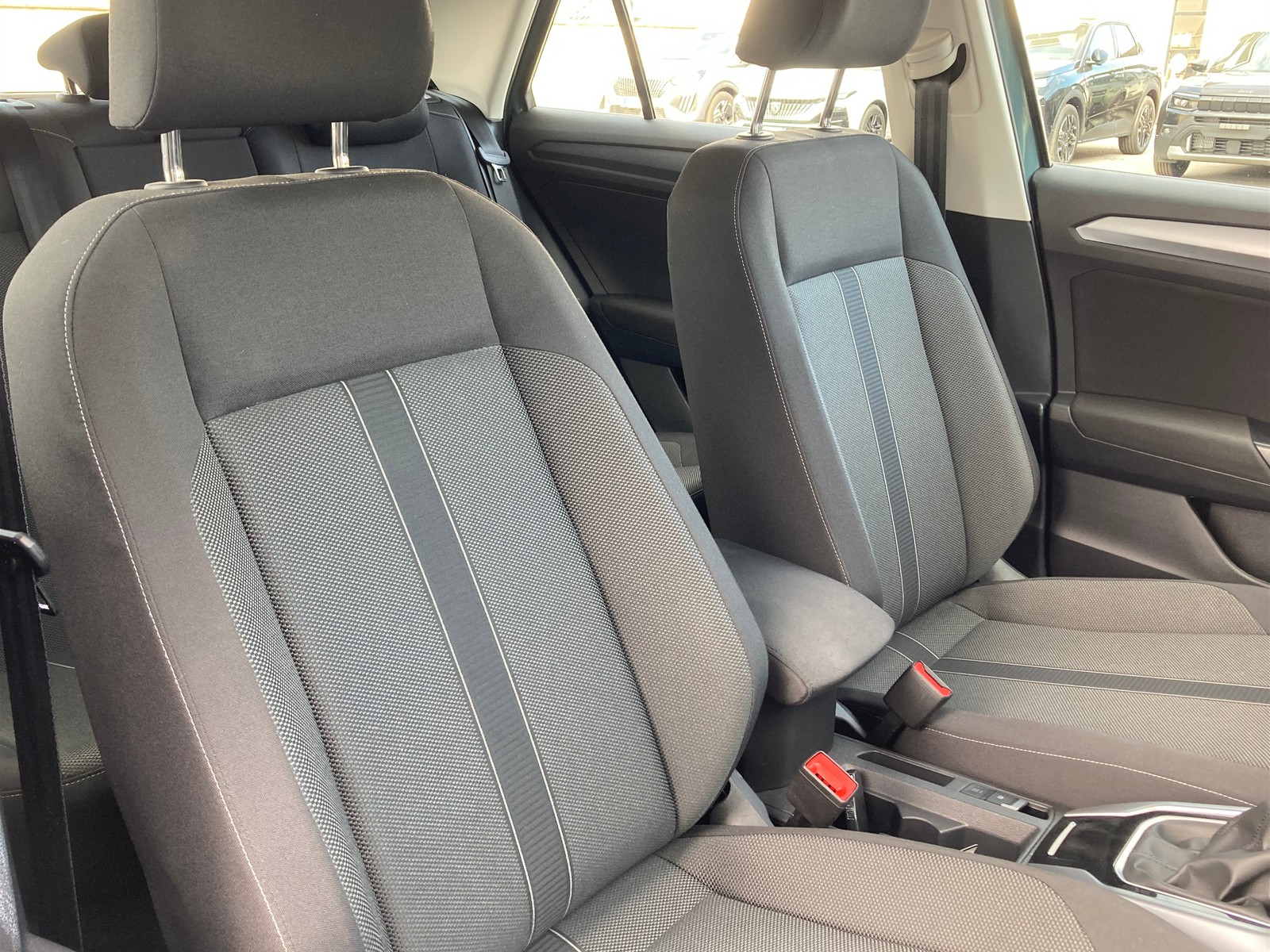 8 - Volkswagen T-Roc 2.0 tdi scr 150cv life dsg