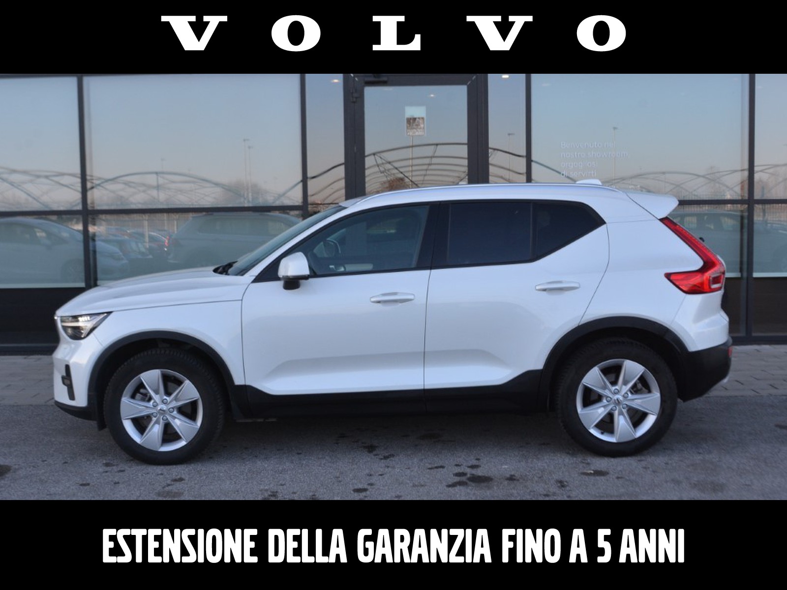 24 - Volvo XC40 2.0 b3 core automatico