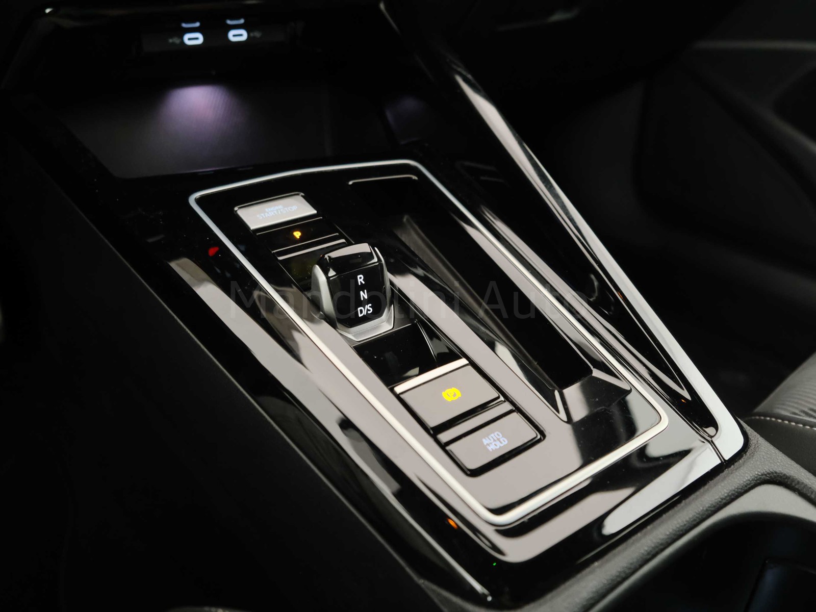 12 - Volkswagen Golf 2.0 tdi scr 150cv r-line dsg