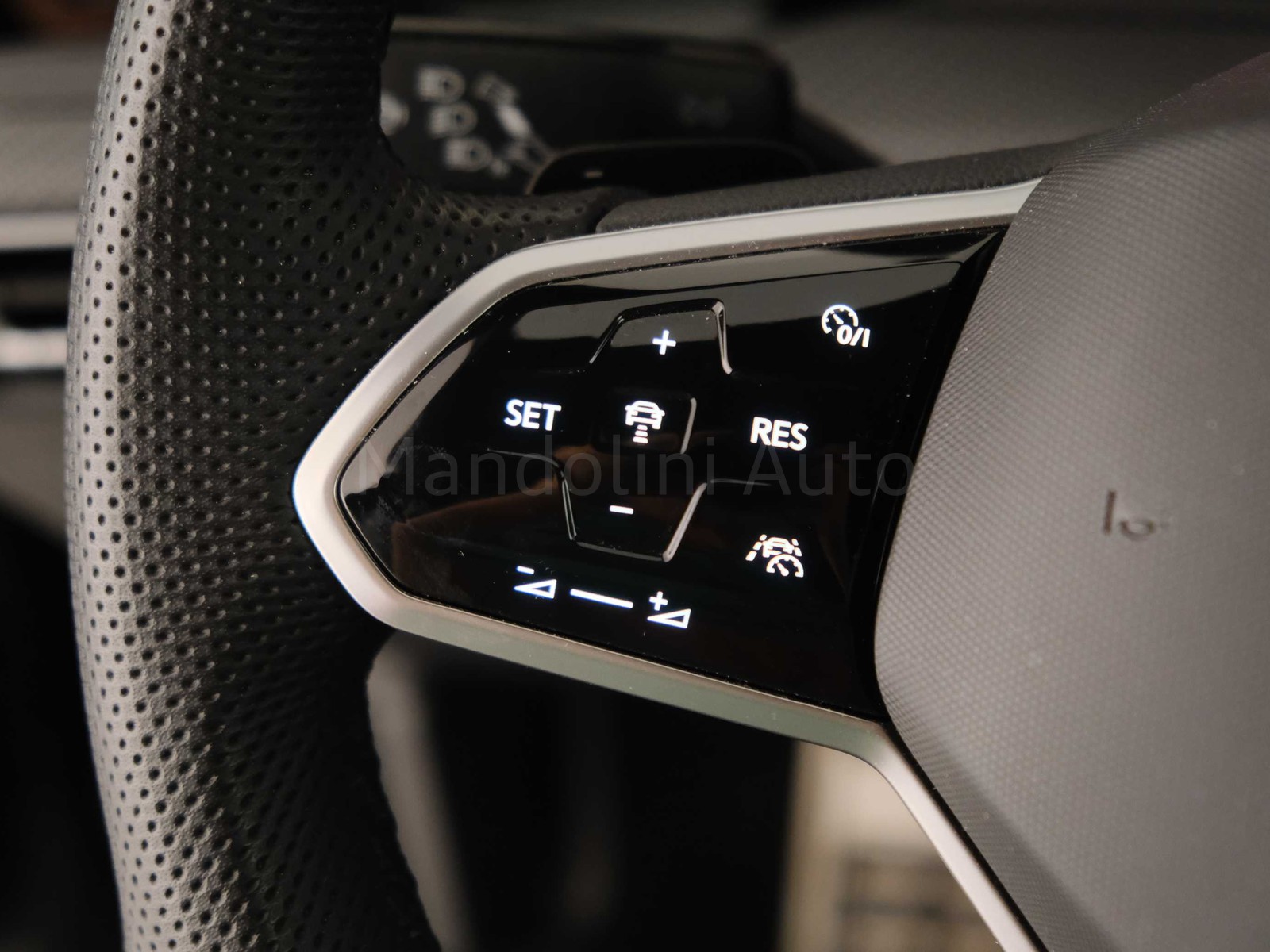 26 - Volkswagen Golf 2.0 tdi scr 150cv r-line dsg