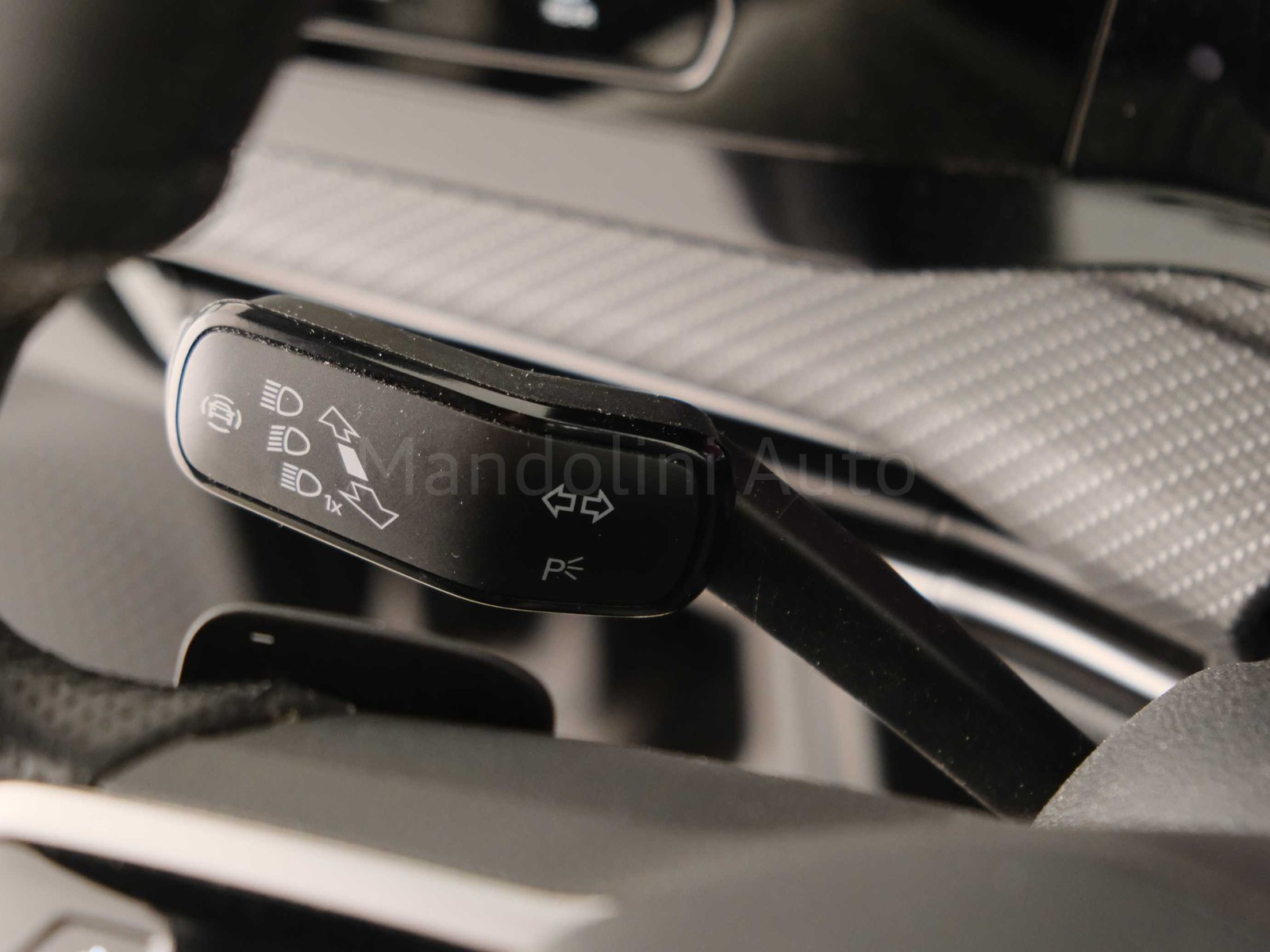 29 - Volkswagen Golf 2.0 tdi scr 150cv r-line dsg