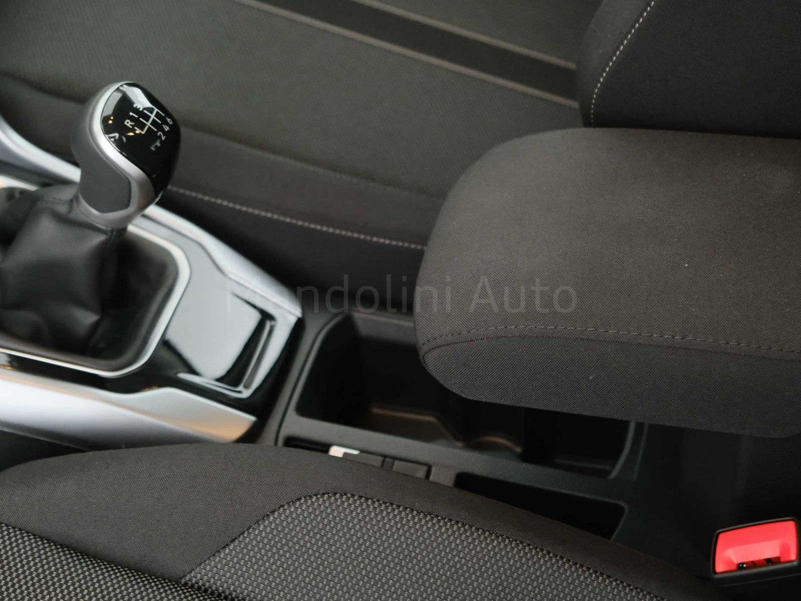 28 - Volkswagen T-Roc 1.0 tsi 115cv sport