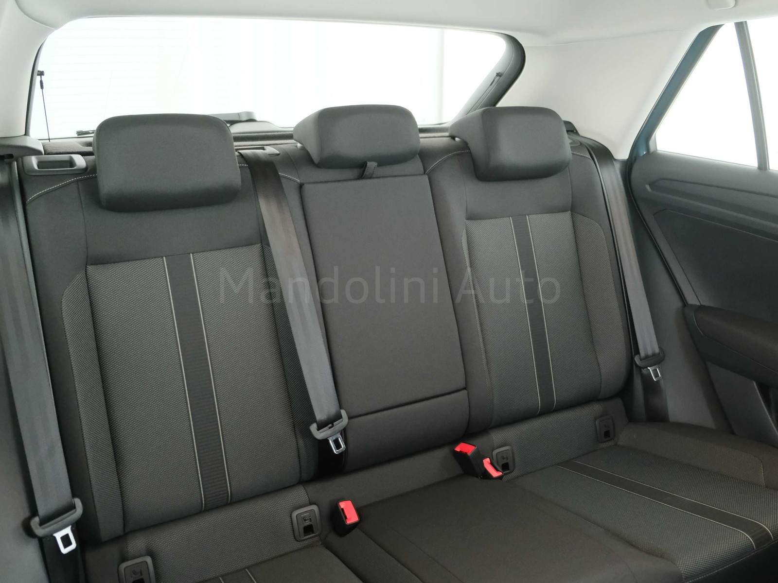 33 - Volkswagen T-Roc 1.0 tsi 115cv sport