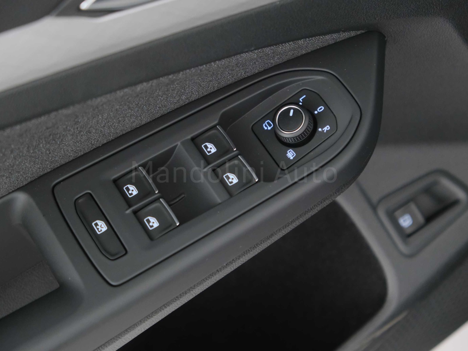 24 - Volkswagen Golf 1.5 tsi ehybrid 204cv edition plus dsg