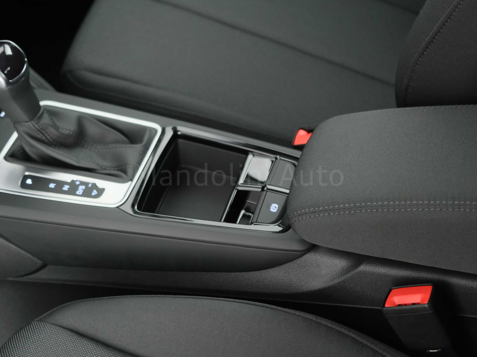 30 - Audi Q2 35 2.0 tdi business s tronic