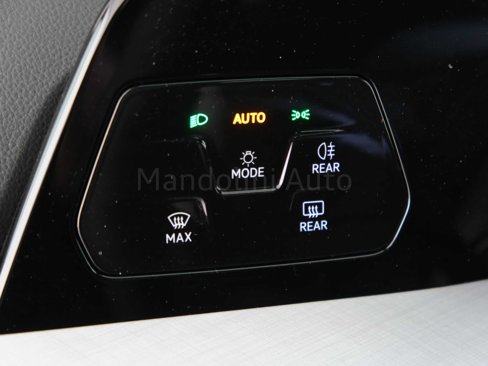 24 - Volkswagen Golf 1.5 tsi ehybrid 204cv edition plus dsg