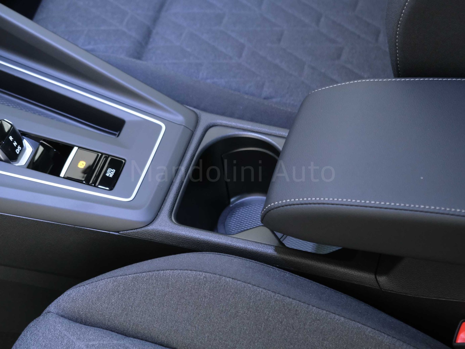 29 - Volkswagen Golf 1.5 tsi ehybrid 204cv edition plus dsg