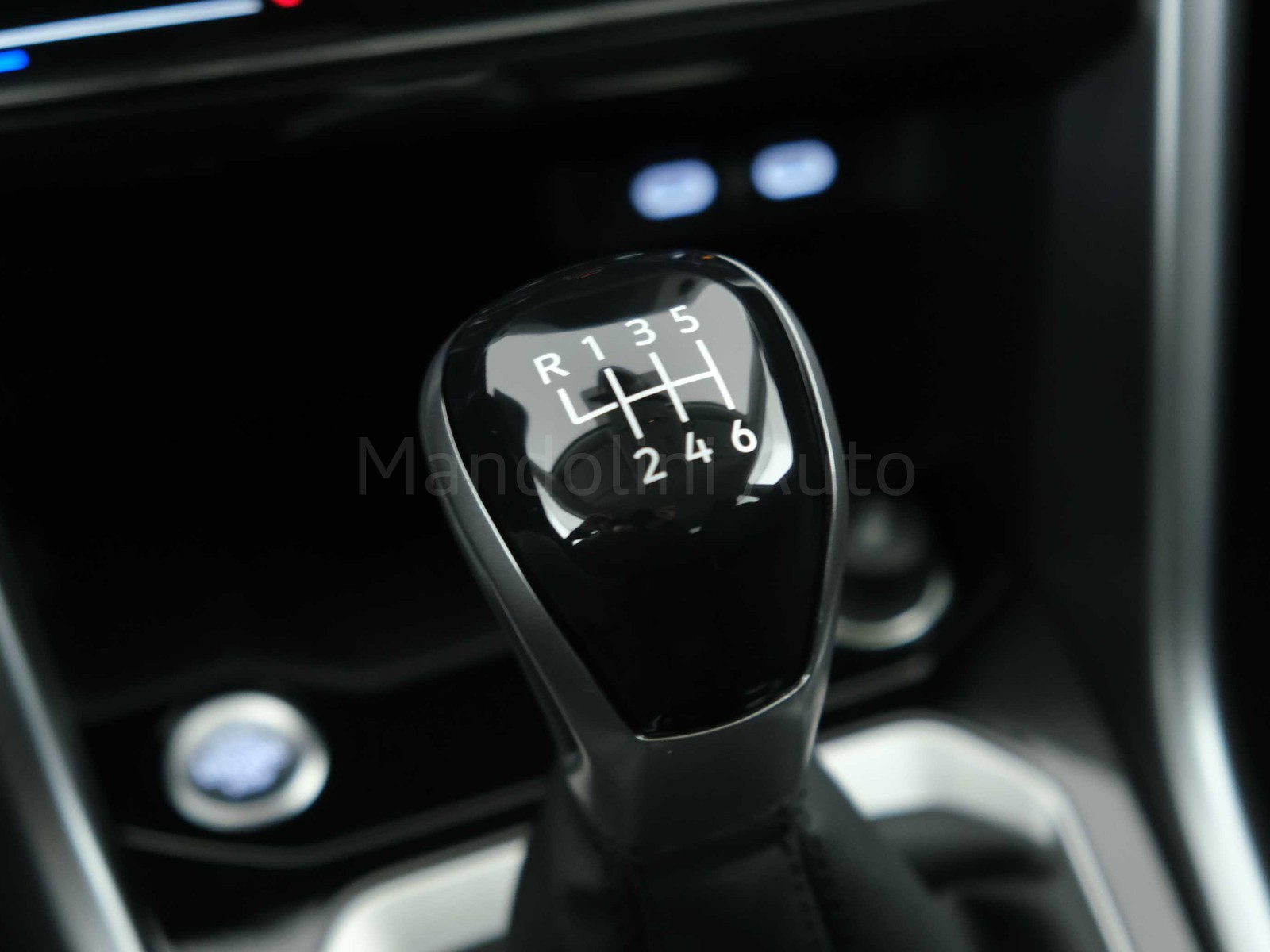 12 - Volkswagen T-Roc 1.0 tsi 115cv sport