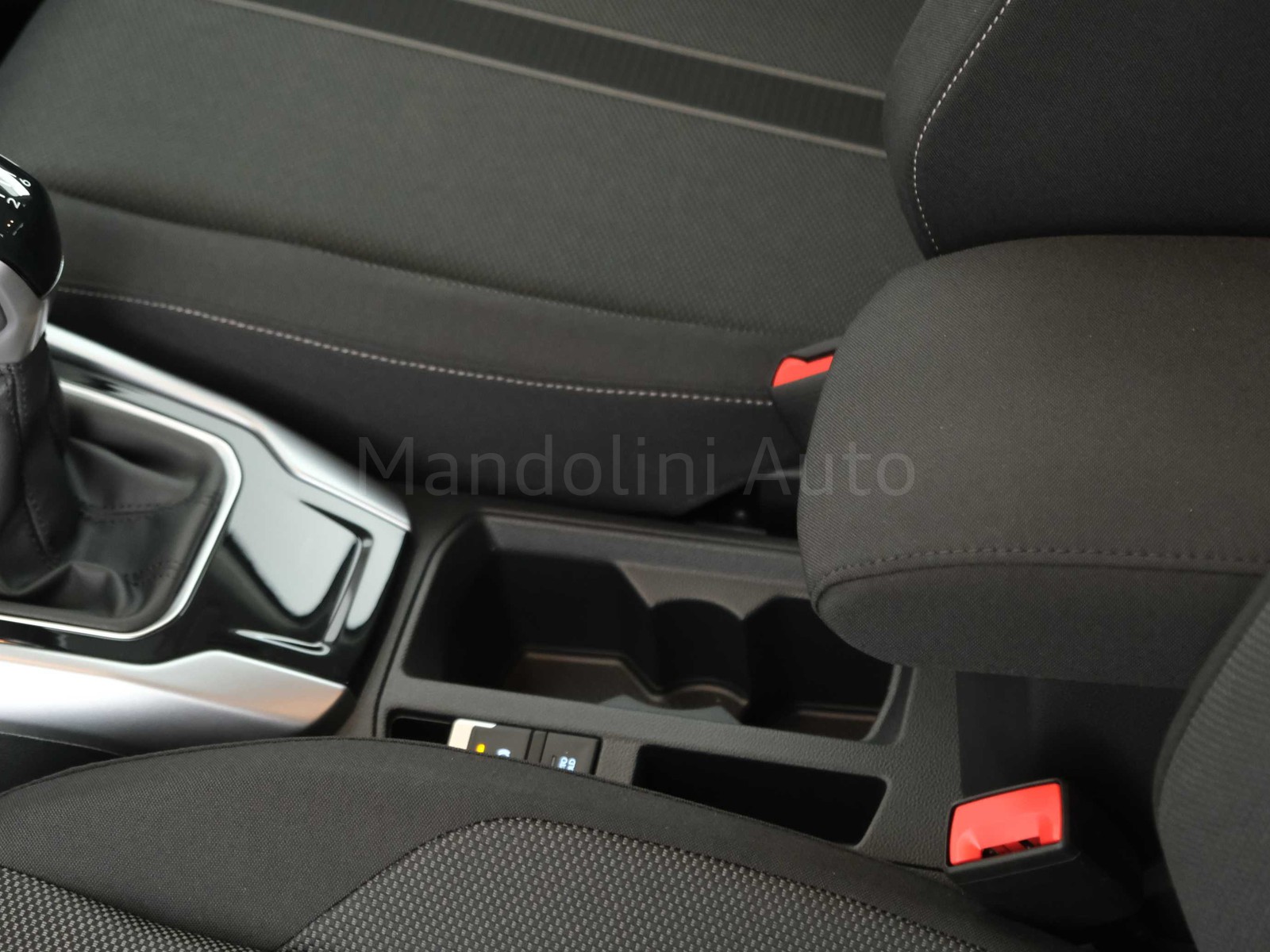 28 - Volkswagen T-Roc 1.0 tsi 115cv sport