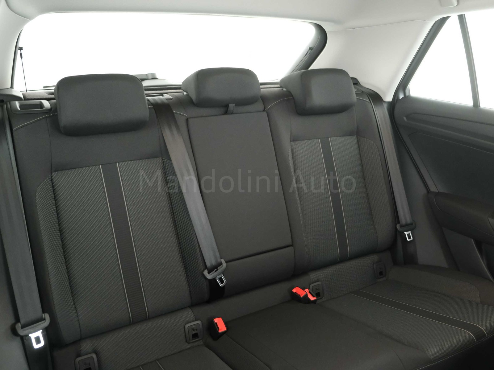 33 - Volkswagen T-Roc 1.0 tsi 115cv sport