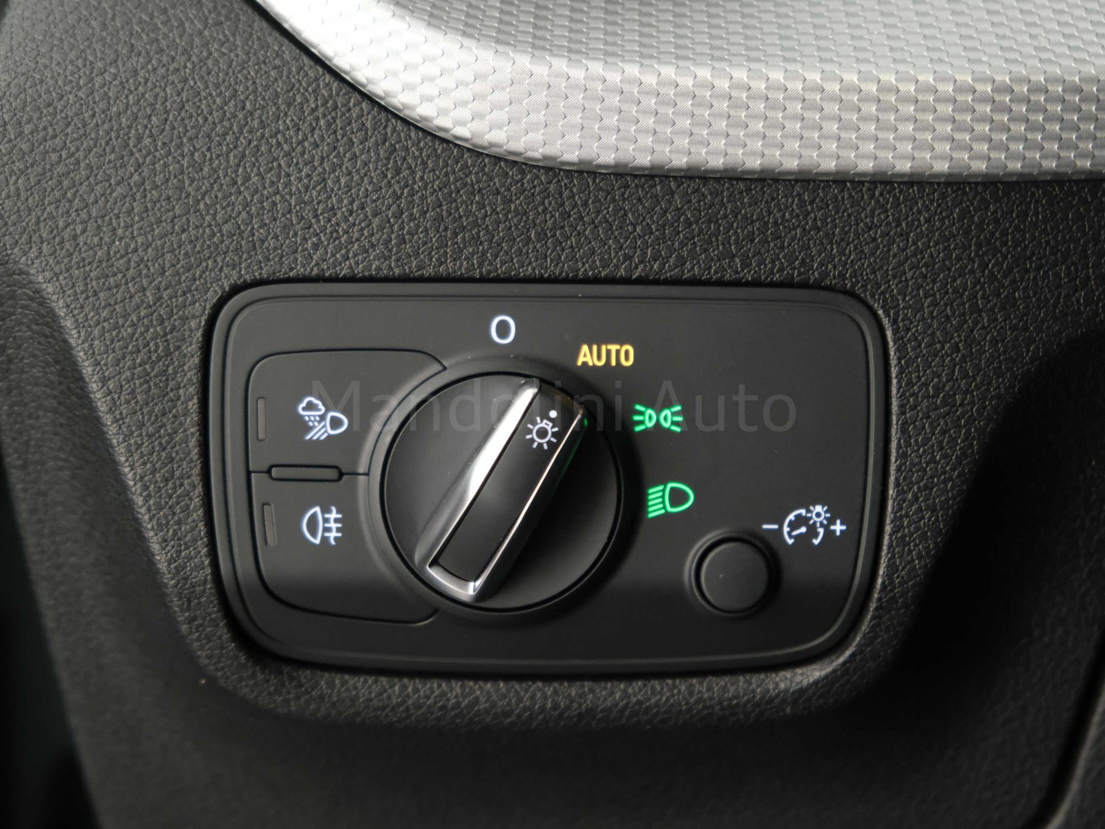 12 - Audi Q2 35 1.5 tfsi business advanced s tronic