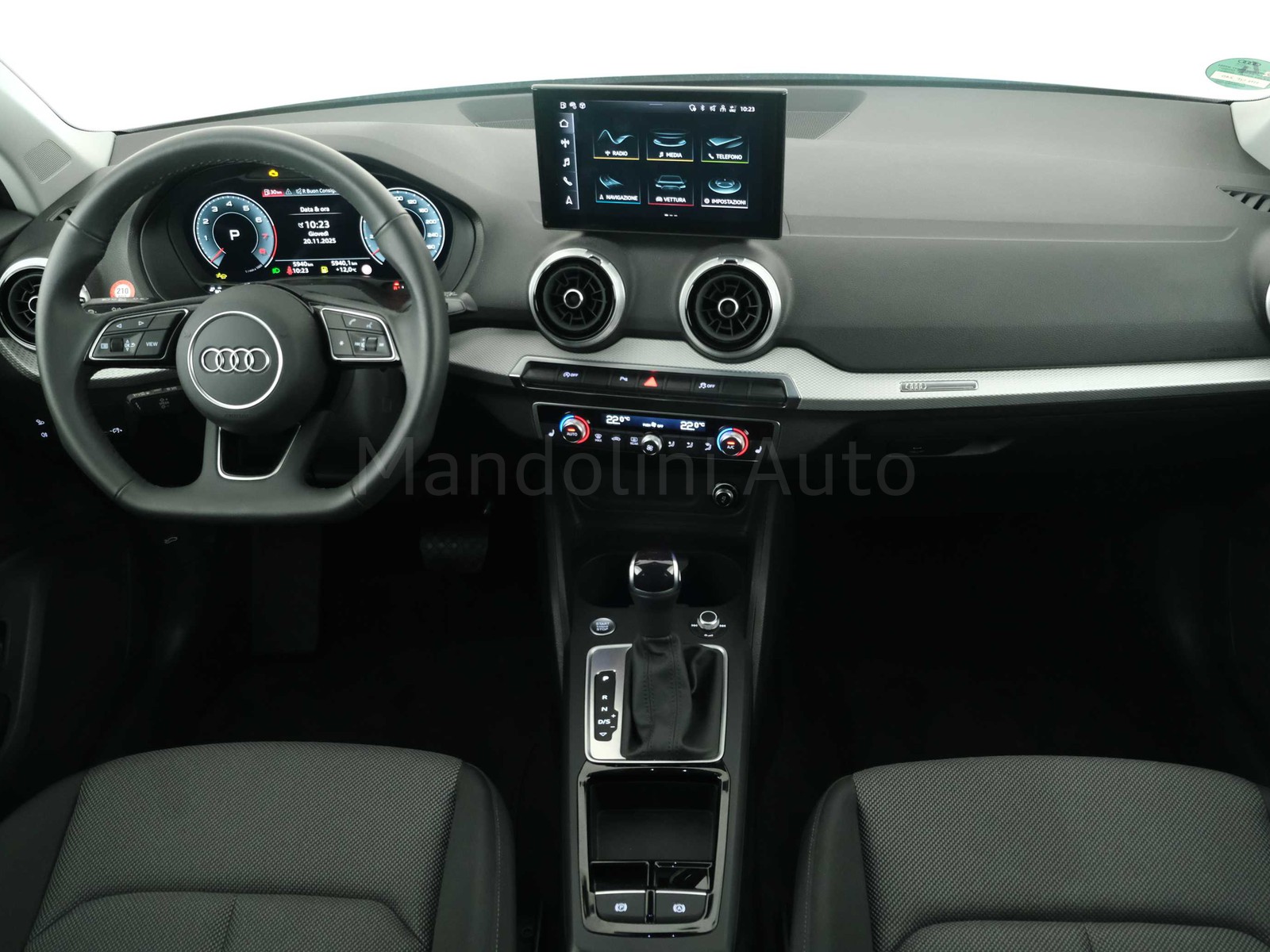 17 - Audi Q2 35 1.5 tfsi business advanced s tronic